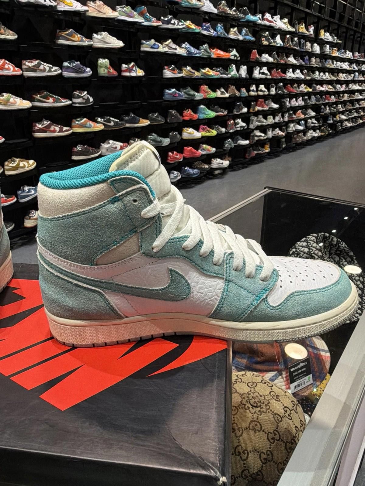 Nike Jordan 1 Retro High OG 555088-311 Size 8.5 Turbo Green Size US 8.5 / EU 41-42 - 4 Thumbnail
