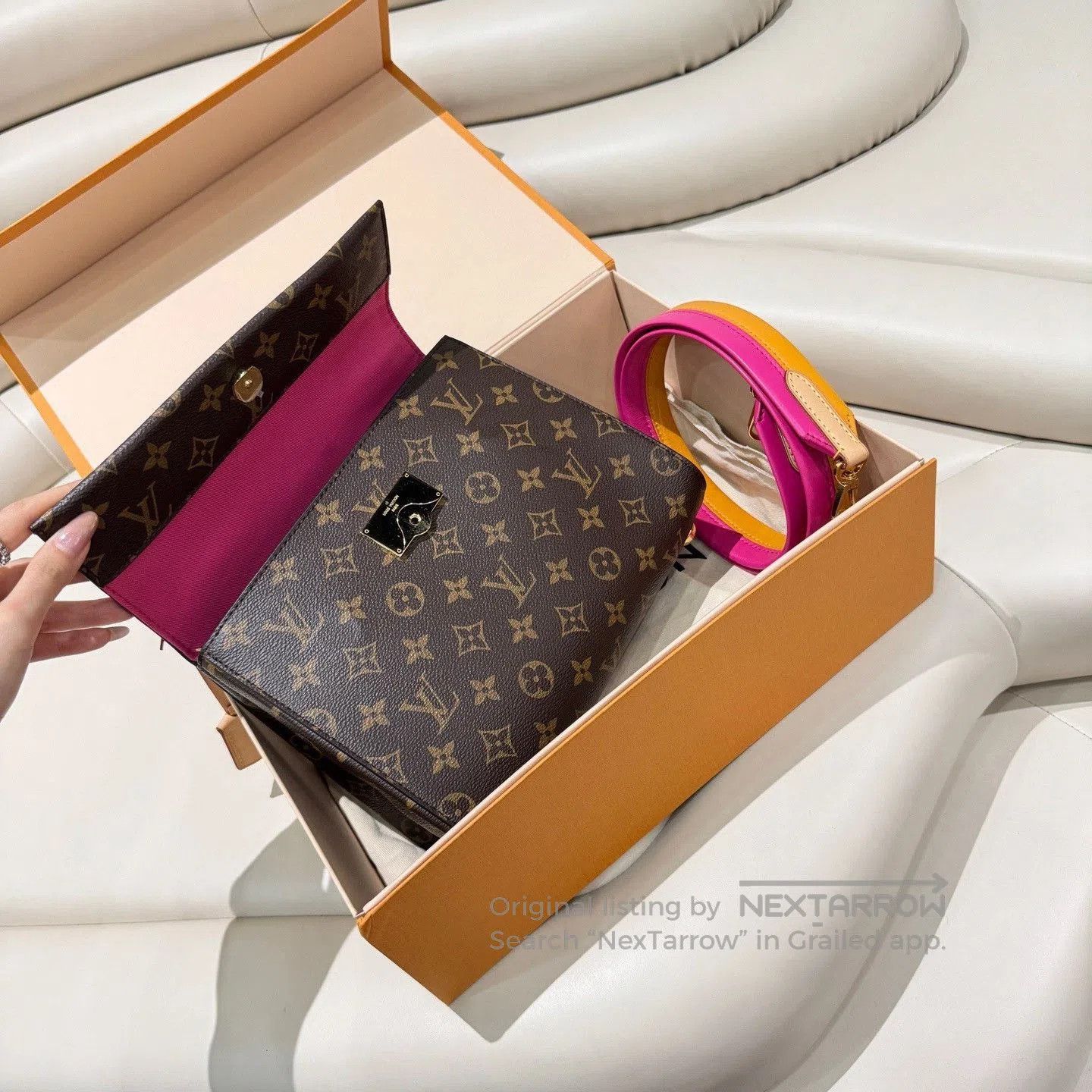 Louis Vuitton LV Cluny BB Handbag. Size ONE SIZE - 8 Thumbnail