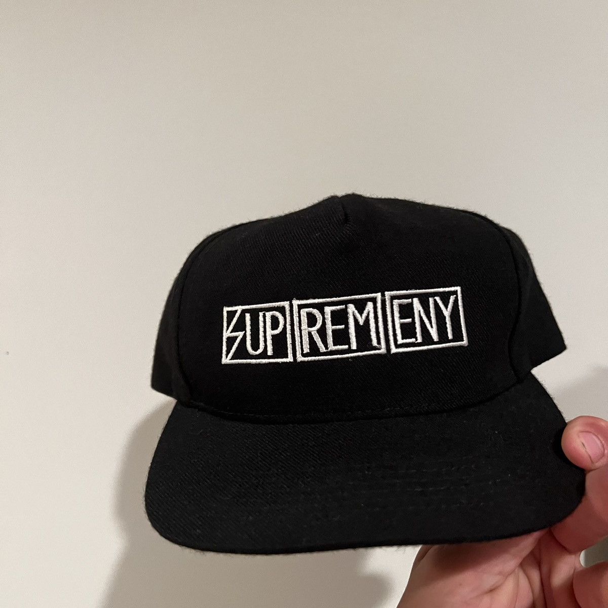 Supreme Supreme subhumans snapback logo hat Size ONE SIZE - 20 Thumbnail