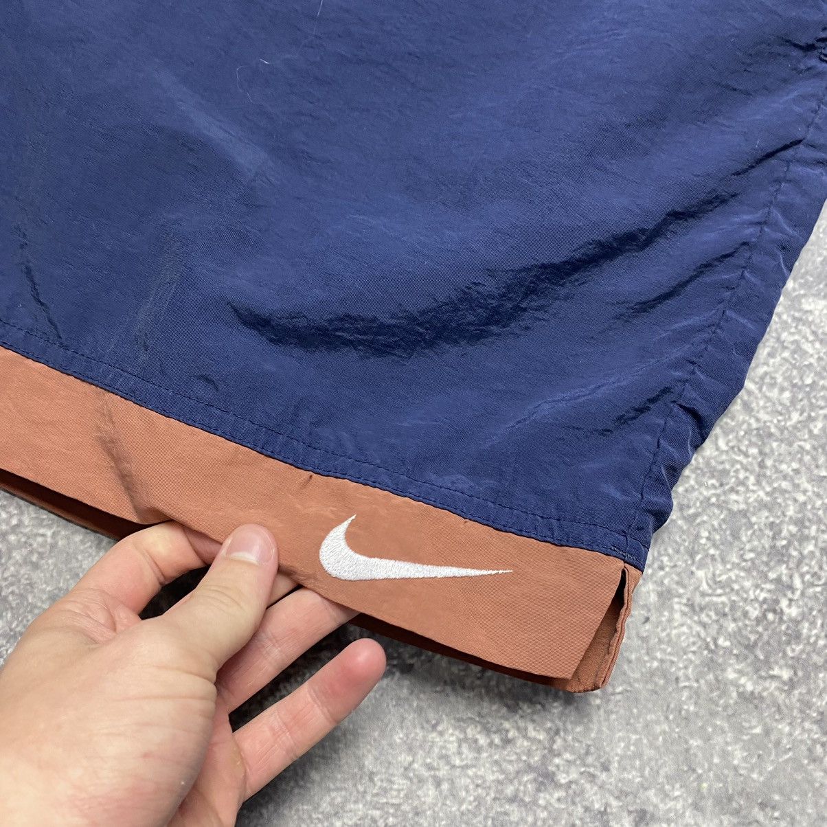 Vintage Vintage Nike Small Logo 90’s Swoosh y2k rare shorts Size US 34 / EU 50 - 4 Thumbnail