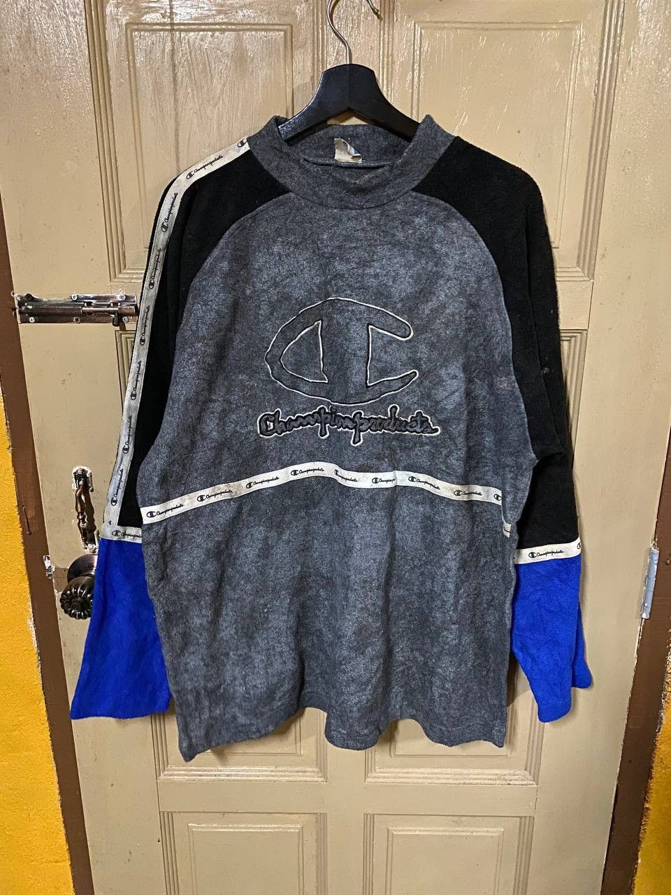 Champion Flash Sale Vintage 90s Champion Two Tone Fleece Size US M / EU 48-50 / 2 - 3 Thumbnail