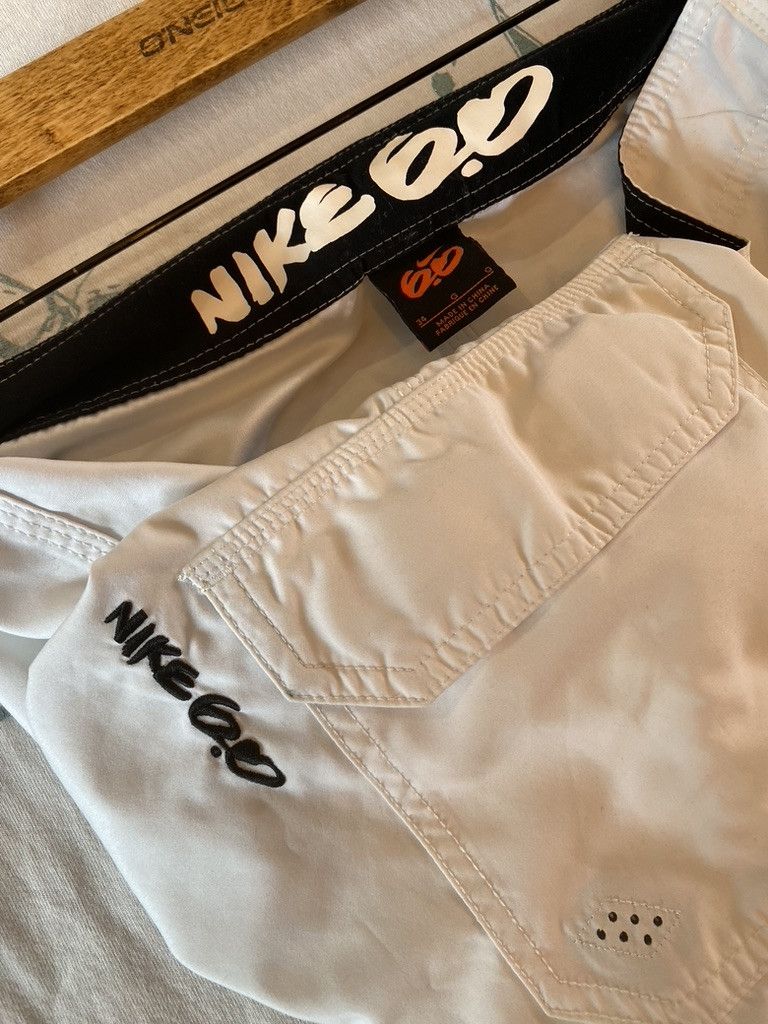 Nike 2010 Nike 6.0 Handprint Design Cargo Pocket Shorts Size US 34 / EU 50 - 7 Thumbnail