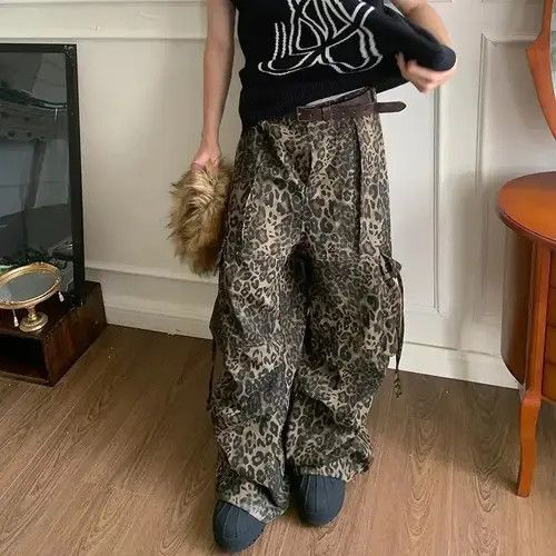 VIBE Leopard print parachute pleated cargo wide-leg pants Size US 30 / EU 46 - 1 Thumbnail