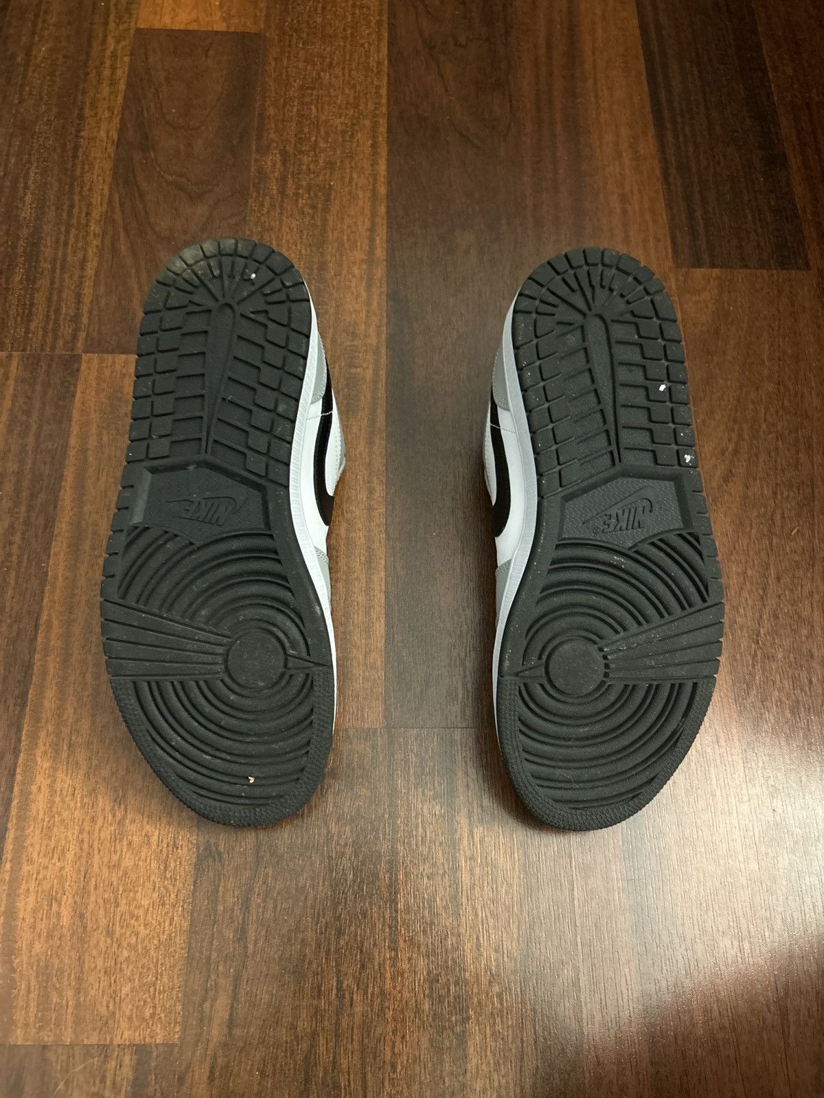 Jordan Brand × Nike Jordan 1 Low Smoke Grey Size US 8.5 / EU 41-42 - 7 Thumbnail