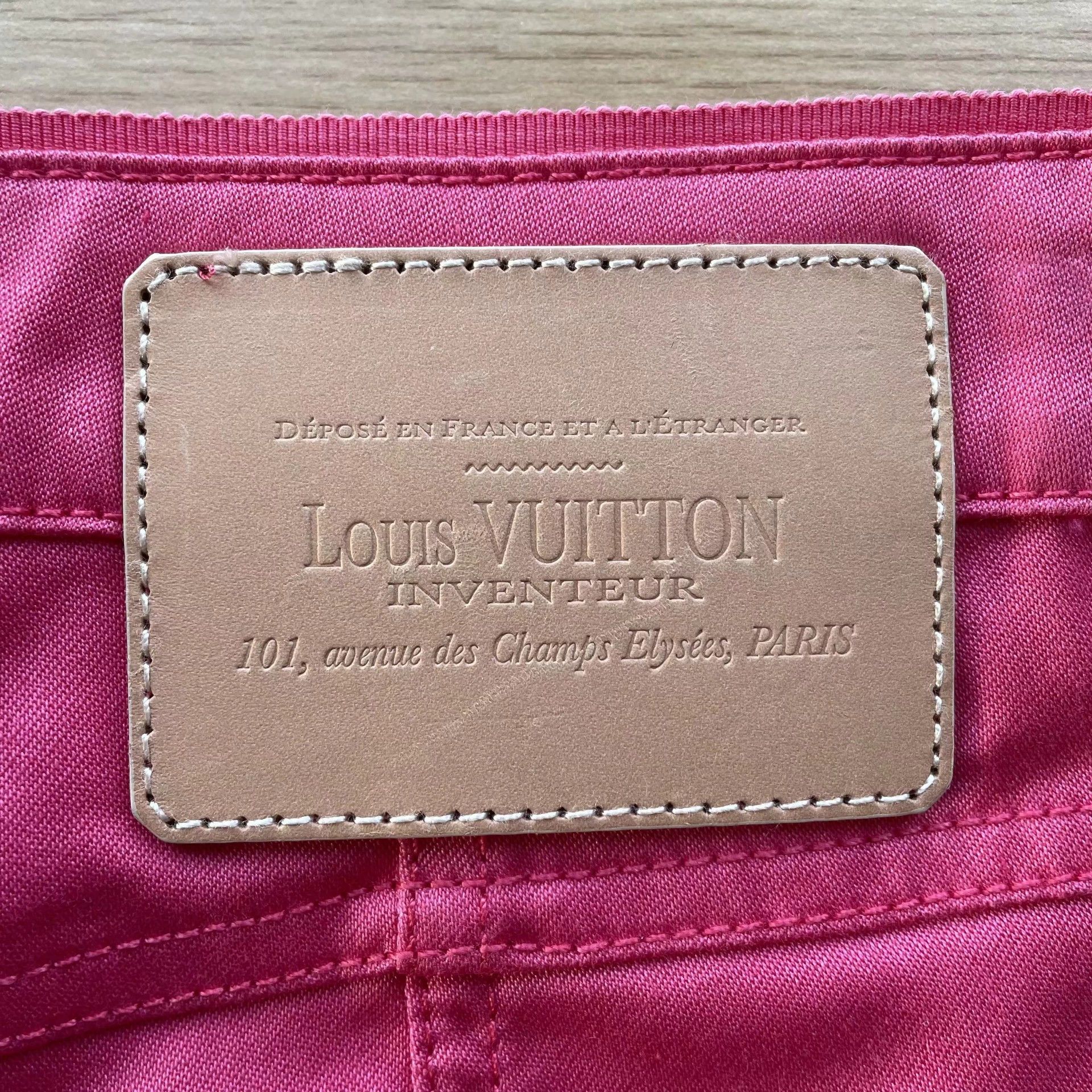 Louis Vuitton Louis Vuitton Unused Rose Red Leather Logo Jeans W40 Size 28" / US 6 / IT 42 - 3 Thumbnail