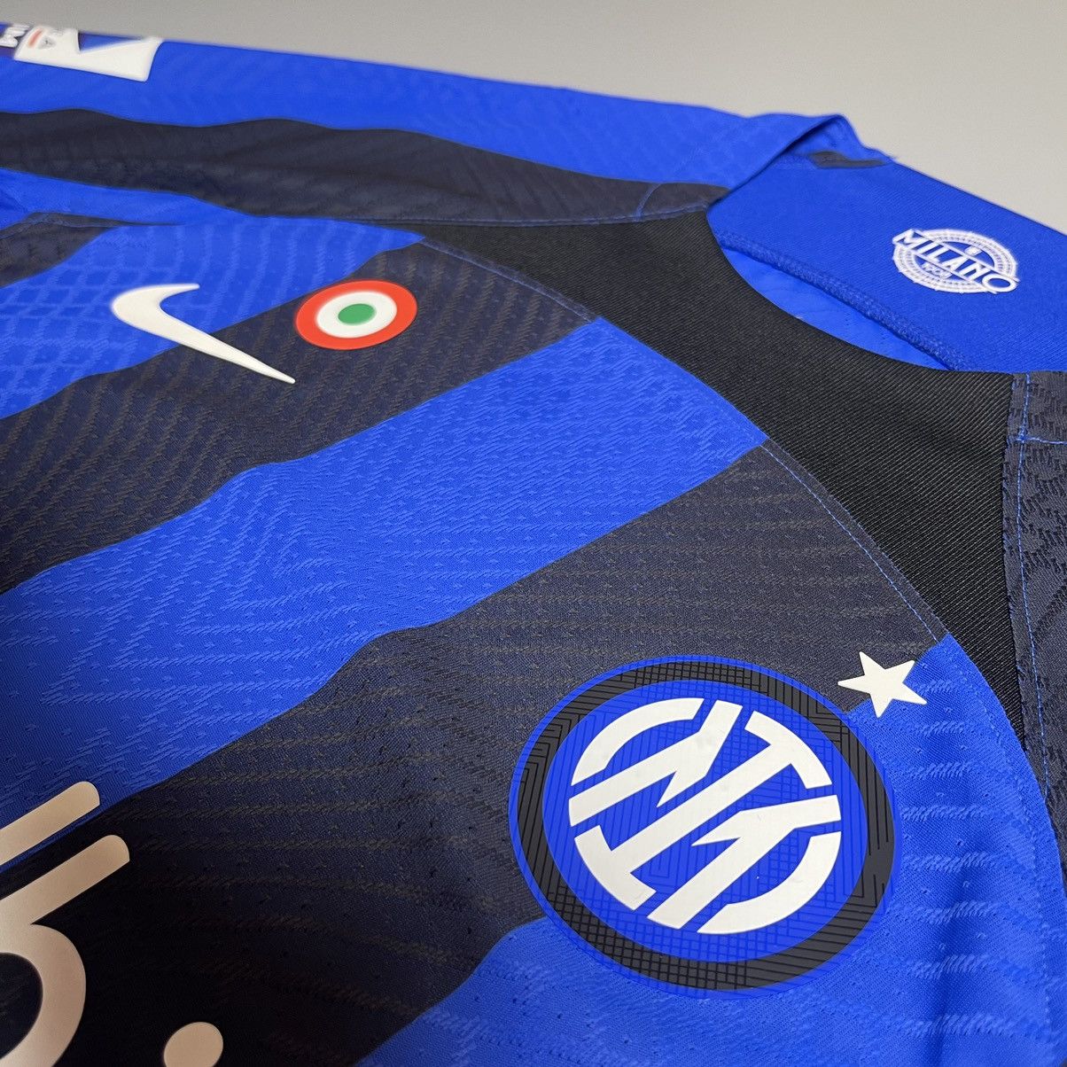 Vintage NWT INTER NIKE 2022/2023 FOOTBALL HOME JERSEY #10 MARTINEZ Size US L / EU 52-54 / 3 - 8 Thumbnail