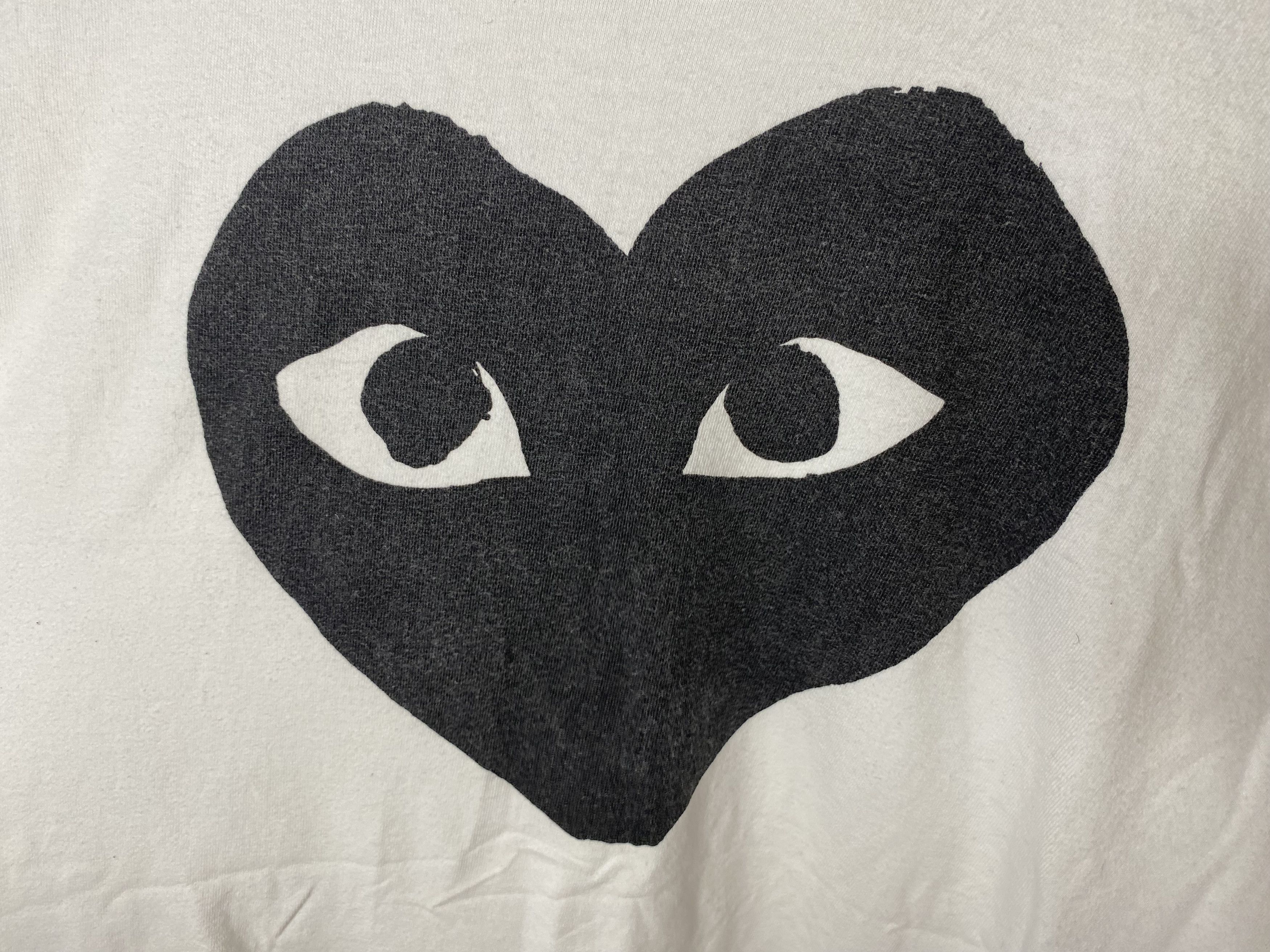 Comme des Garcons PLAY COMME DES GARCONS PLAY BIG PEEPING HEART LOGO T SHIRT Size US XL / EU 56 / 4 - 3 Thumbnail