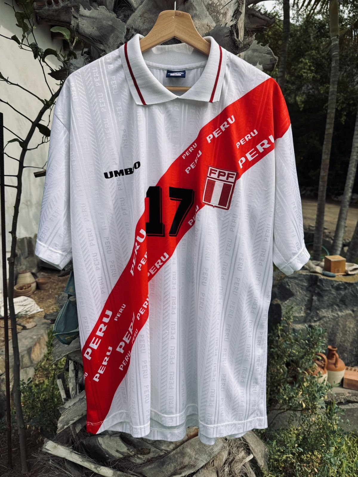 Umbro Vintage 1996/97 Peru Home Shirt Size US XL / EU 56 / 4 - 3 Thumbnail