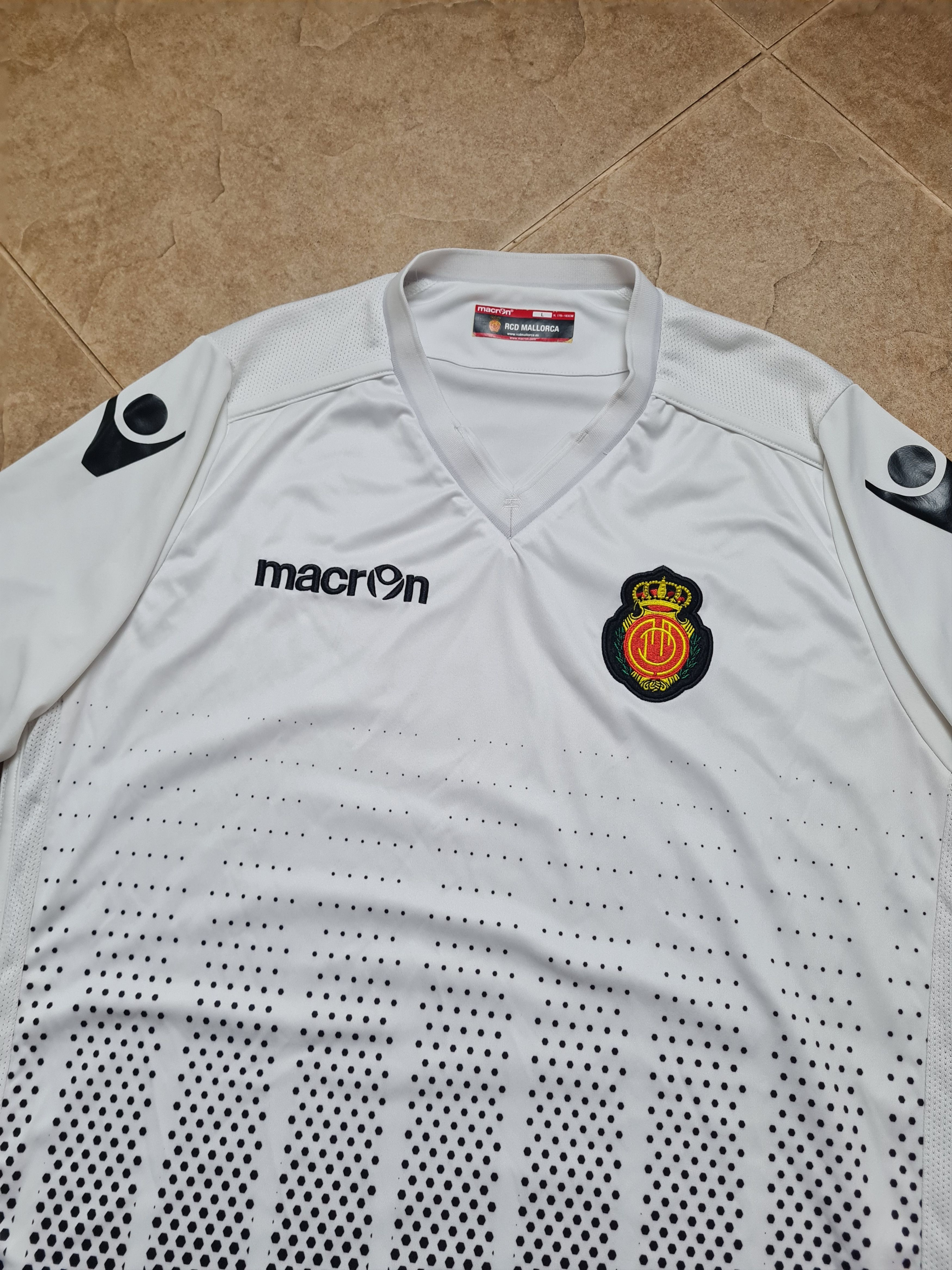 Macron MACRON WHITE REAL MALLORKA 2015/2016 AWAY FOOTBALL SHIRT Size US L / EU 52-54 / 3 - 11 Thumbnail