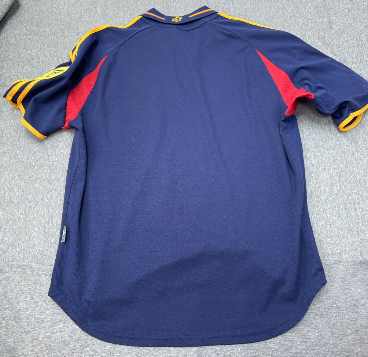 Adidas Spain Euro2000 away shirt Size US M / EU 48-50 / 2 - 2 Thumbnail