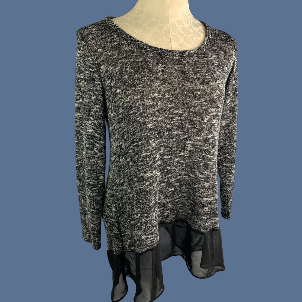 Vintage VINTAGE Small Charming Charlie Black Marled Knit Flounce Hem Women's Lightweight Sweater Size S / US 4 / IT 40 - 1 Thumbnail