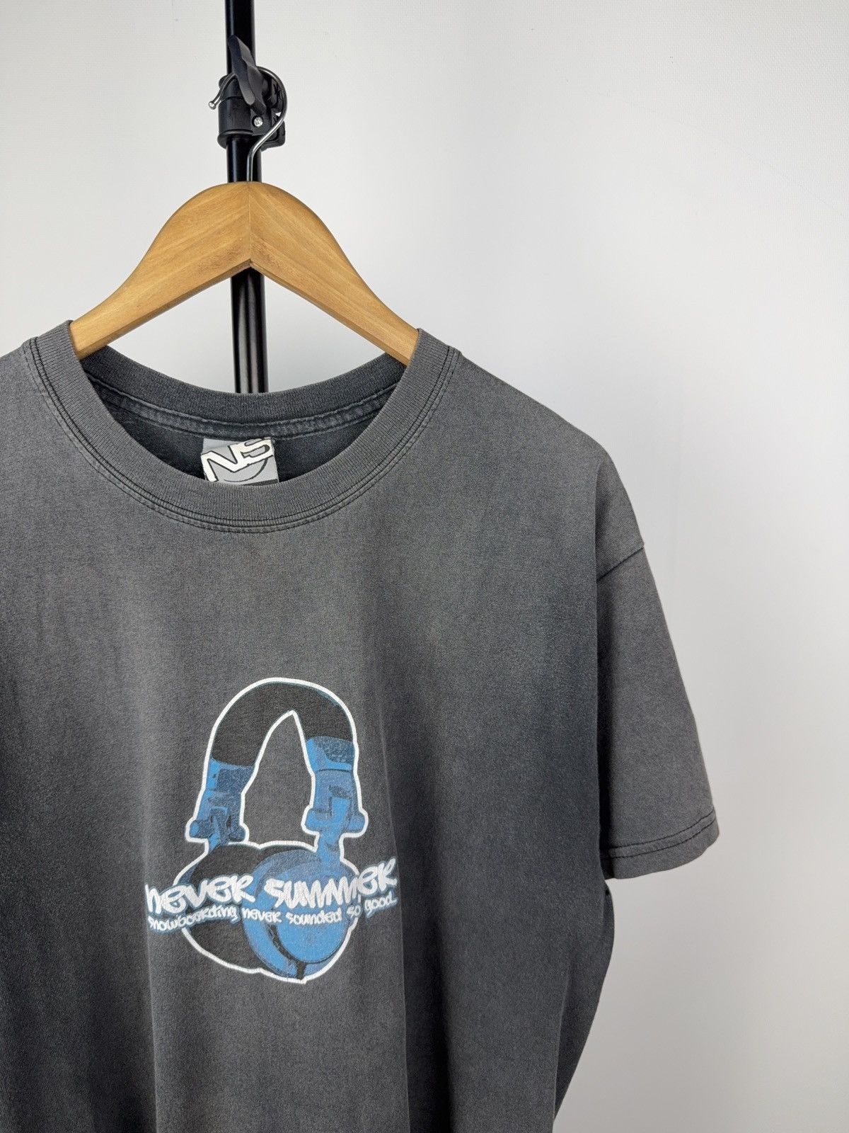 Band Tees × Vintage Vintage 90s Never Summer Snowboarding Faded Tee USA Made L Size US L / EU 52-54 / 3 - 2 Thumbnail