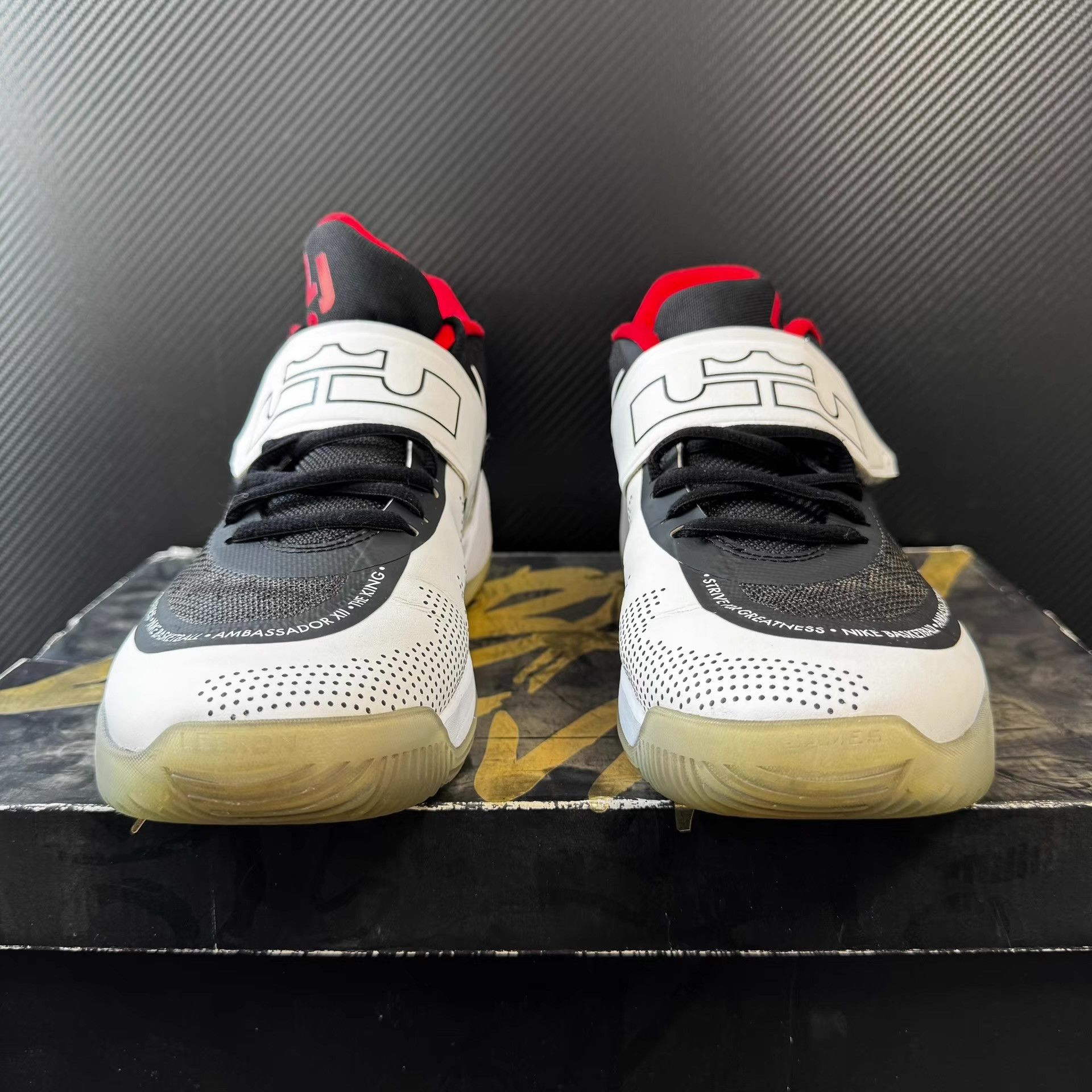 Nike NikeAmbassador12(LeBron Ambassador 12) Basketball Shoes Q10 Size US 8.5 / EU 41-42 - 3 Thumbnail