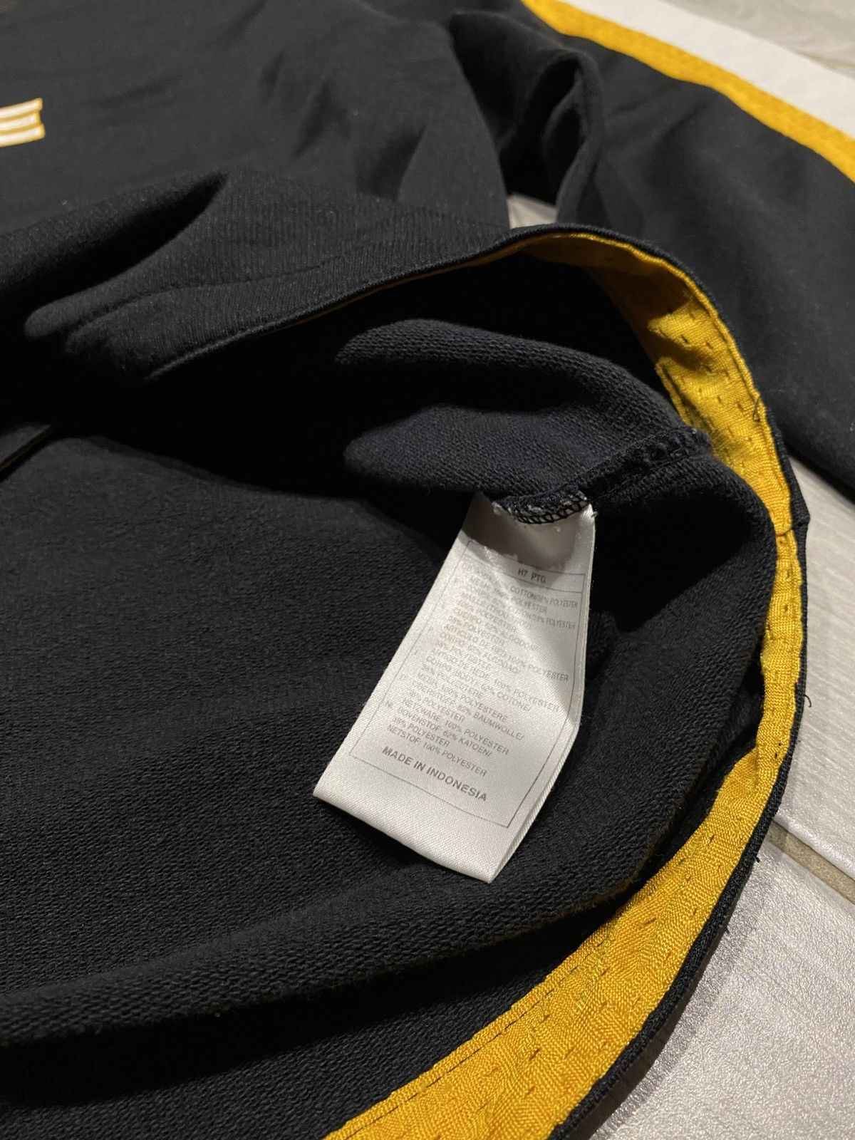 Nike Vintage 90's Nike Sweatshirt Crewneck Rare Center Swoosh Y2K Size US S / EU 44-46 / 1 - 5 Thumbnail