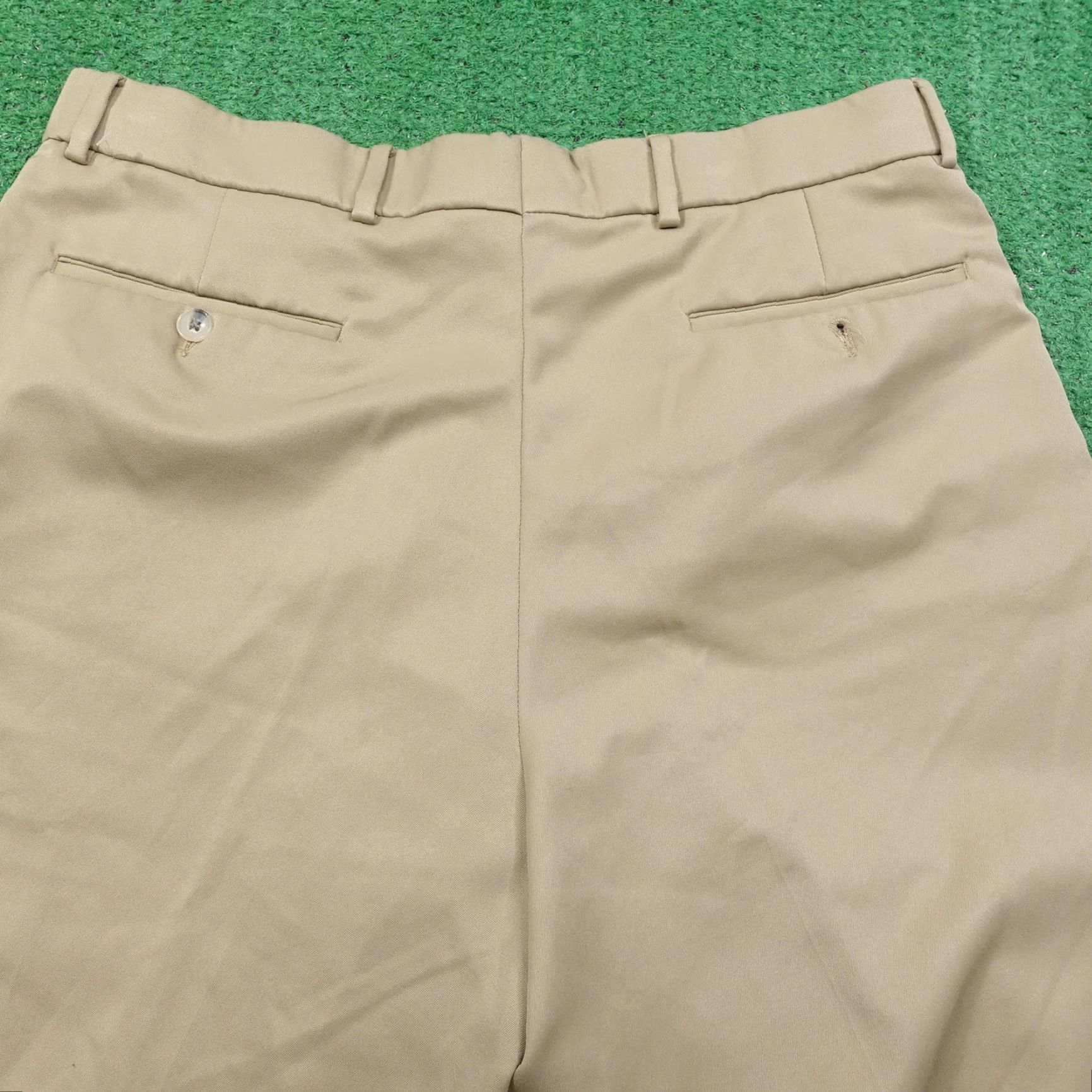 Neiman Marcus VINTAGE NEIMAN MARCUS BEIGE KHAKI PLEATED 100% POLYESTER SHORTS MENS SZ 35 Size US 35 - 4 Thumbnail