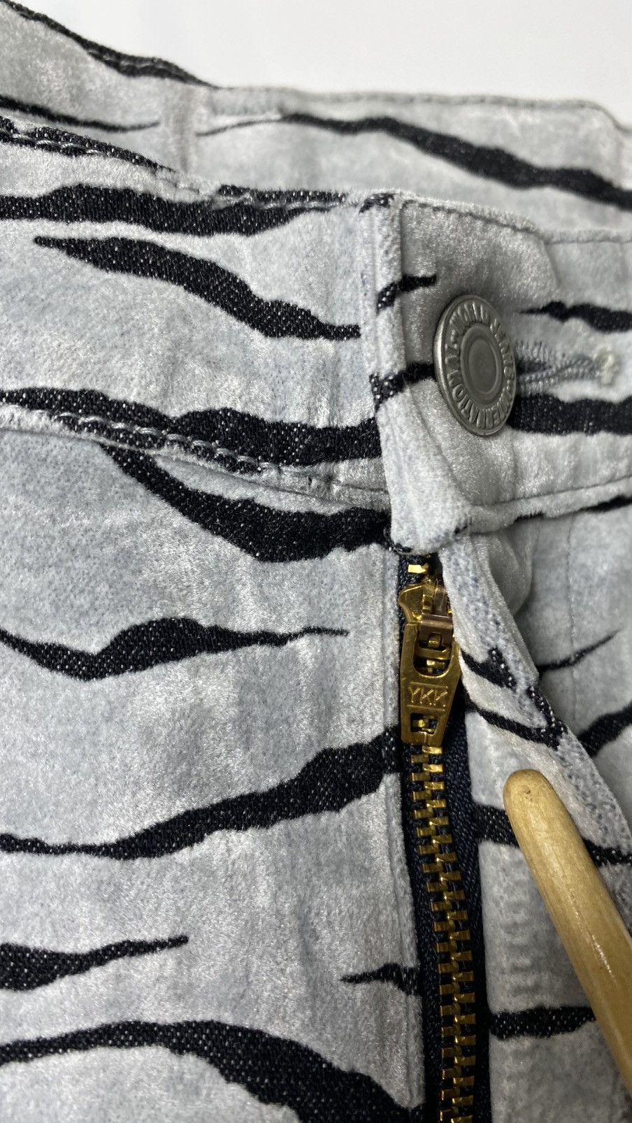 Roberto Cavalli BISON ZEBRA PATTERN DENIM PANTS Size 28" / US 6 / IT 42 - 6 Thumbnail