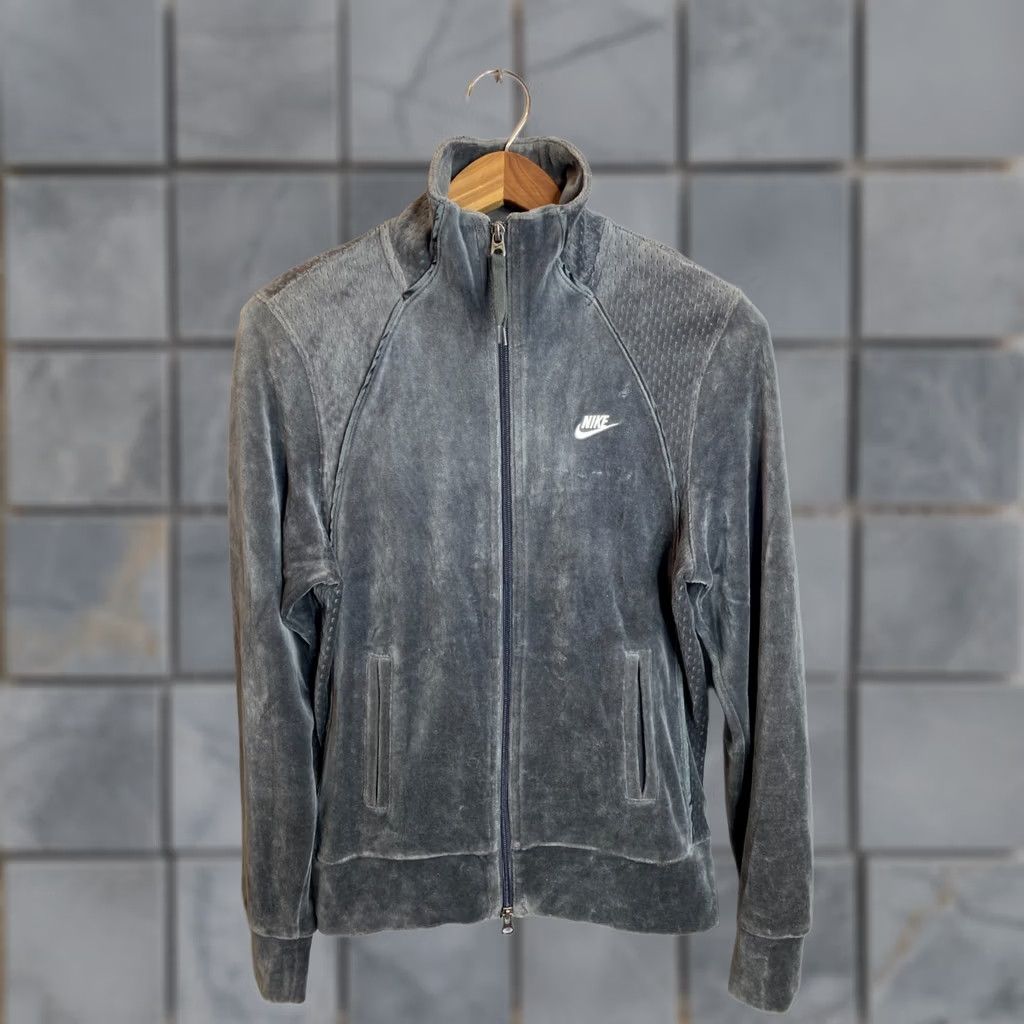 Nike VINTAGE Nike Full Zip Jacket Women's Medium Gray Velour Y2K Size M / US 6-8 / IT 42-44 - 1 Thumbnail