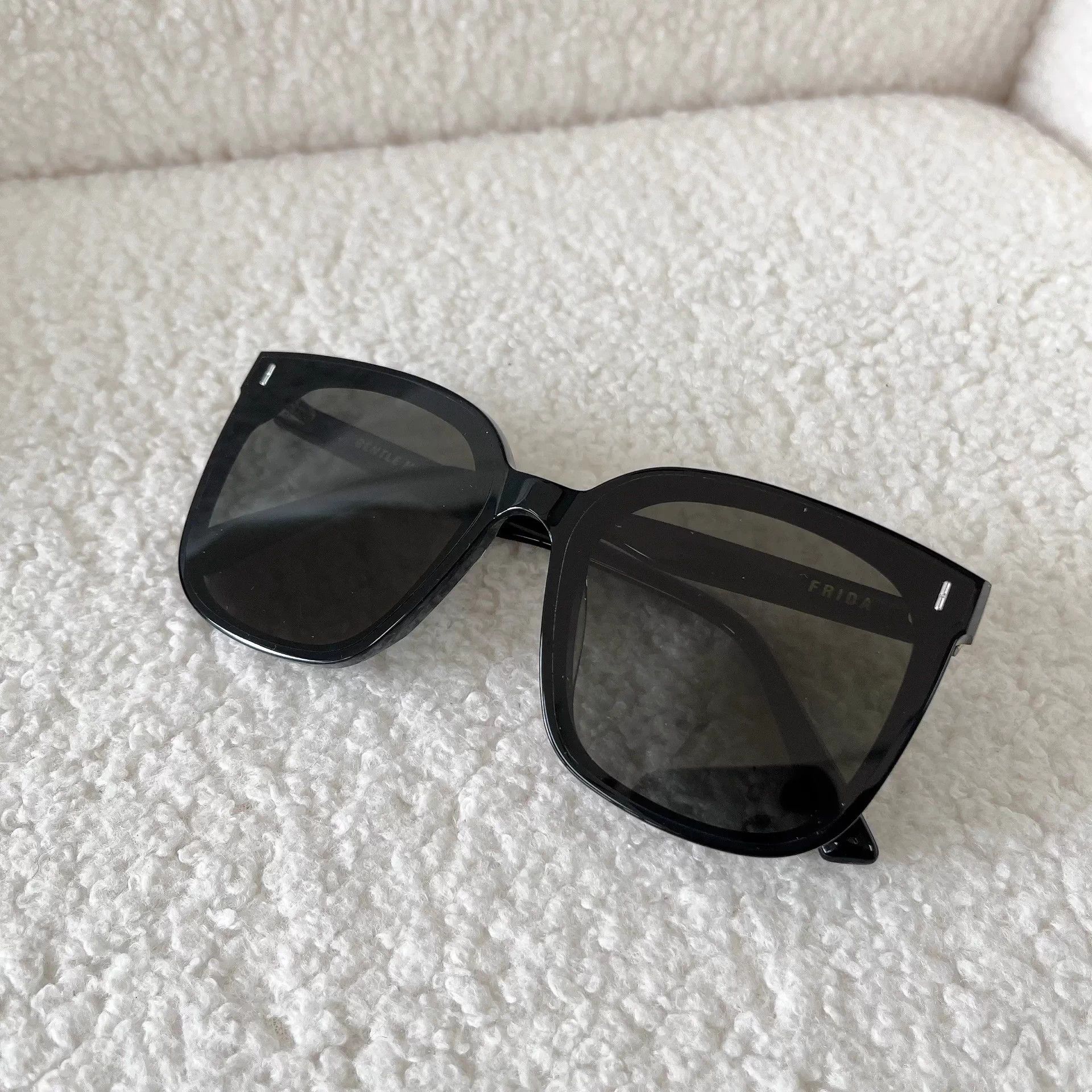 Gentle Monster Gentle Monster GM Black Sunglasses Pre-owned Size ONE SIZE - 4 Thumbnail