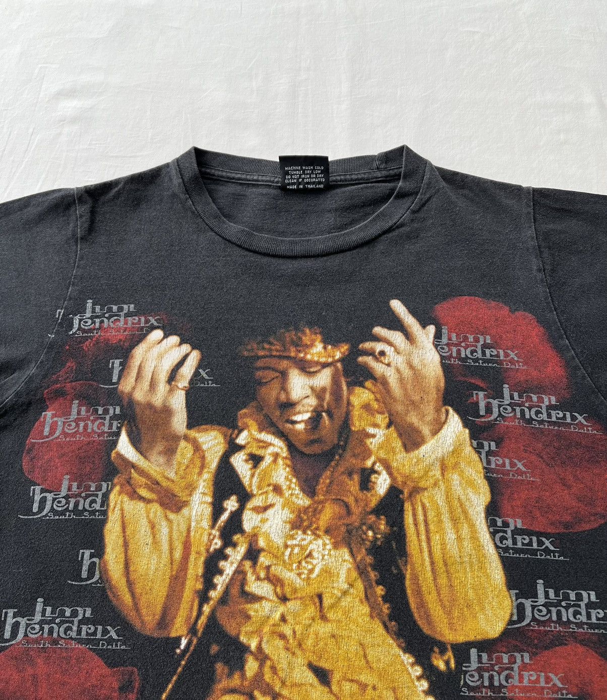 Band Tees Vintage 90s Jimi Hendrix South Saturn Delta Black T-shirt Size US S / EU 44-46 / 1 - 5 Thumbnail
