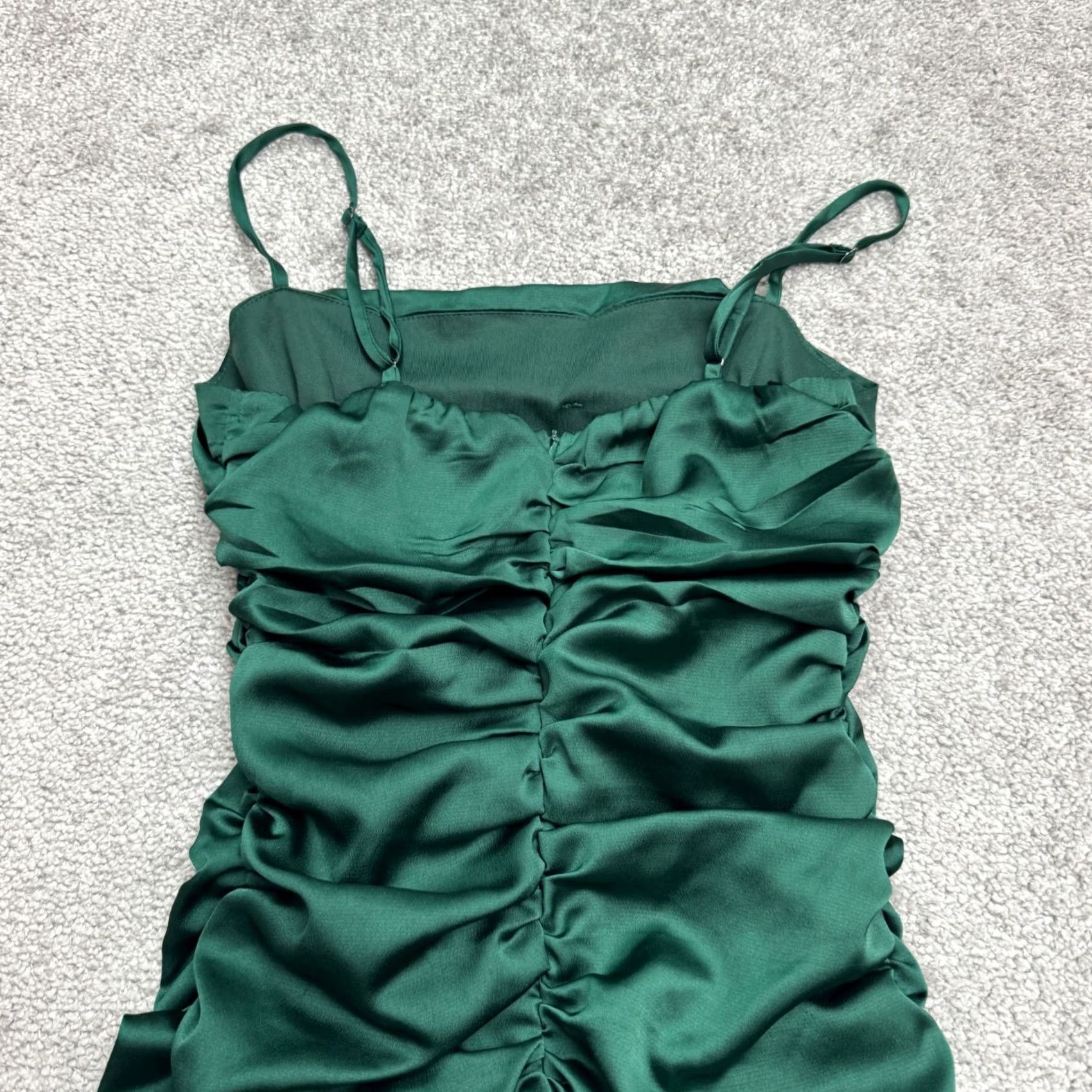 Vintage Hello Molly Satin Ruched Strappy Bodycon Mini Dress Womens XS 2 Emerald Green Satin Bodycon Mini Dress XS Emerald Green Sexy Glam Elegant 2020s Womens Size XS / US 0-2 / IT 36-38 - 4 Thumbnail