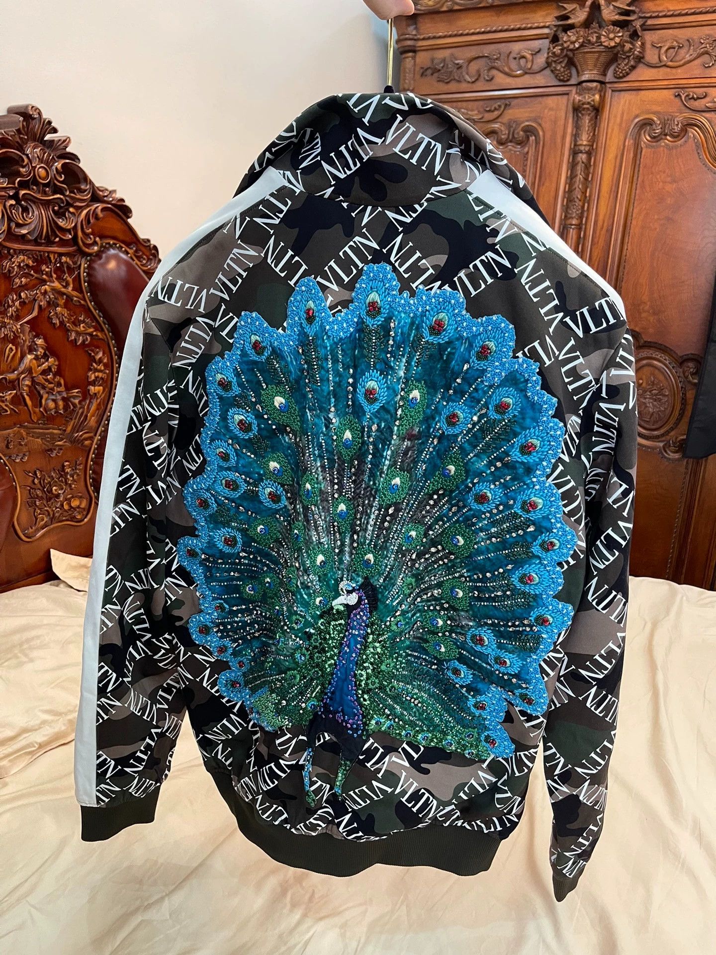 Valentino Valentino Runway Logo Peacock Beaded M 185/96A Jacket Size US M / EU 48-50 / 2 - 3 Thumbnail