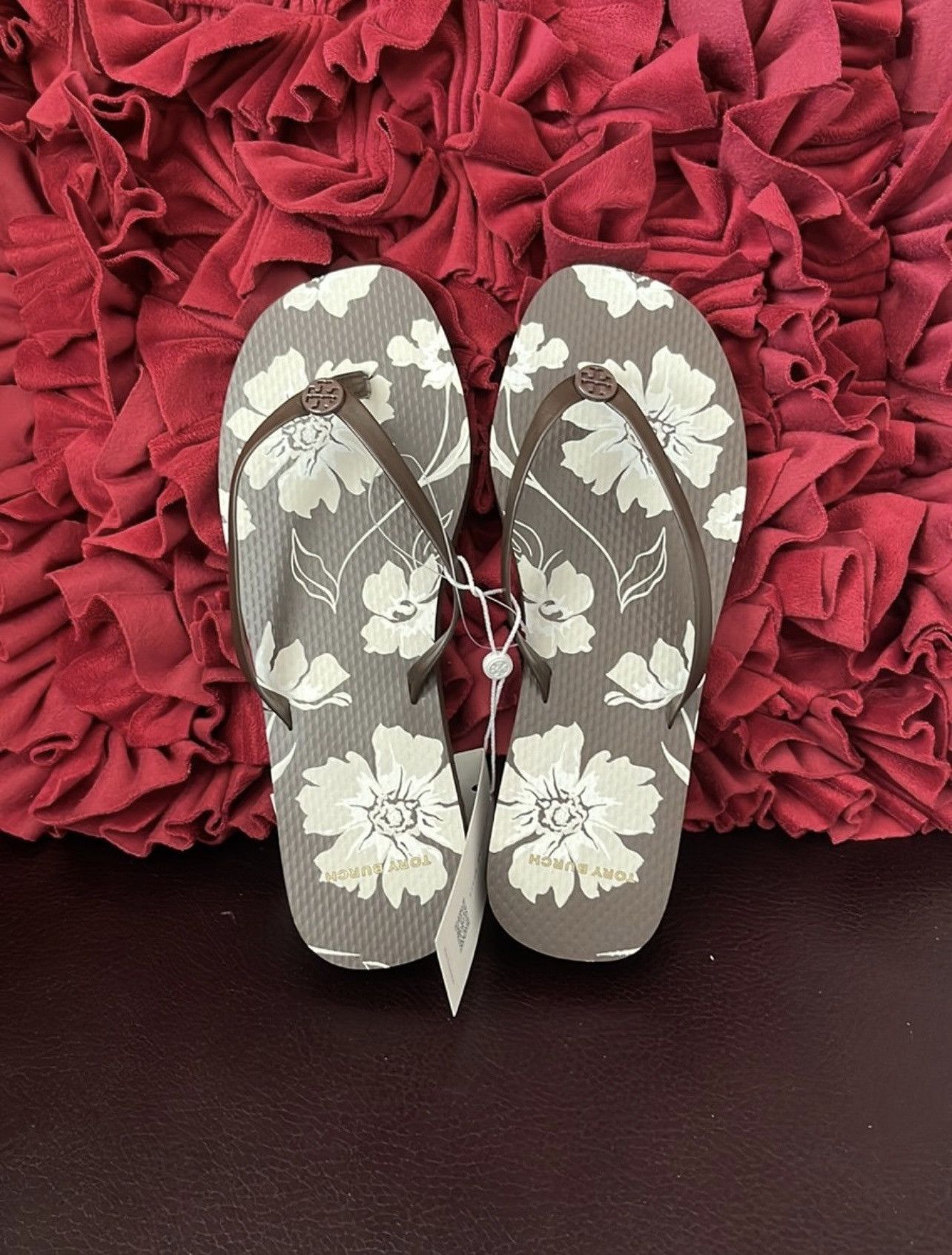 Tory Burch Tory Burch flip flop leather top straps in size 8 Size US 8 / IT 38 - 6 Thumbnail