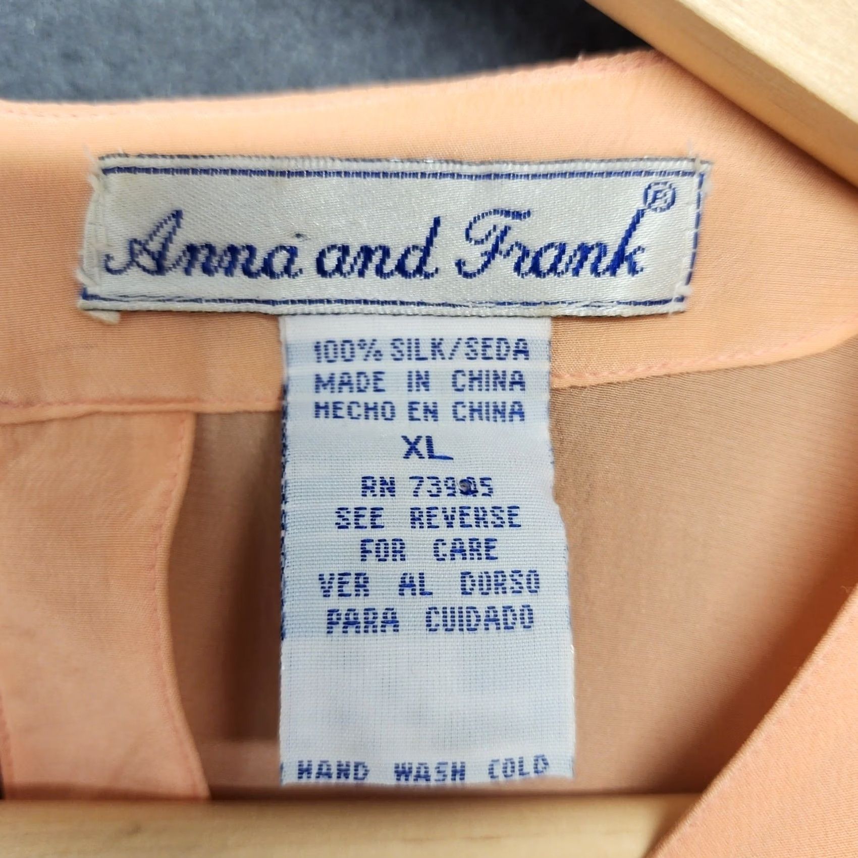 Vintage VINTAGE Anna & Frank Silk Top Women's XL Salmon Orange Short Sleeve Button Blouse Shoulder Pads Lightweight, Spring Summer, Basic Women1000s Size XL / US 12-14 / IT 48-50 - 3 Thumbnail