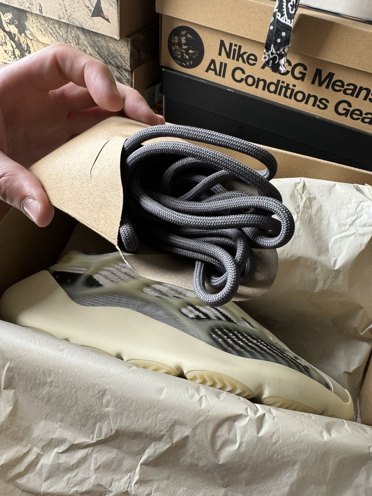 Adidas Brand New YZY 700 V3 Size US 8 / EU 41 - 14 Thumbnail