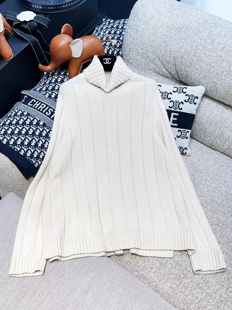 LORO PIANA White cashmere long sleeve high collar sweater