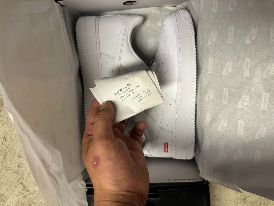 Nike × Supreme Supreme x Nike Air Force 1 - Brand new Size US 9.5 / EU 42-43 - 7 Thumbnail