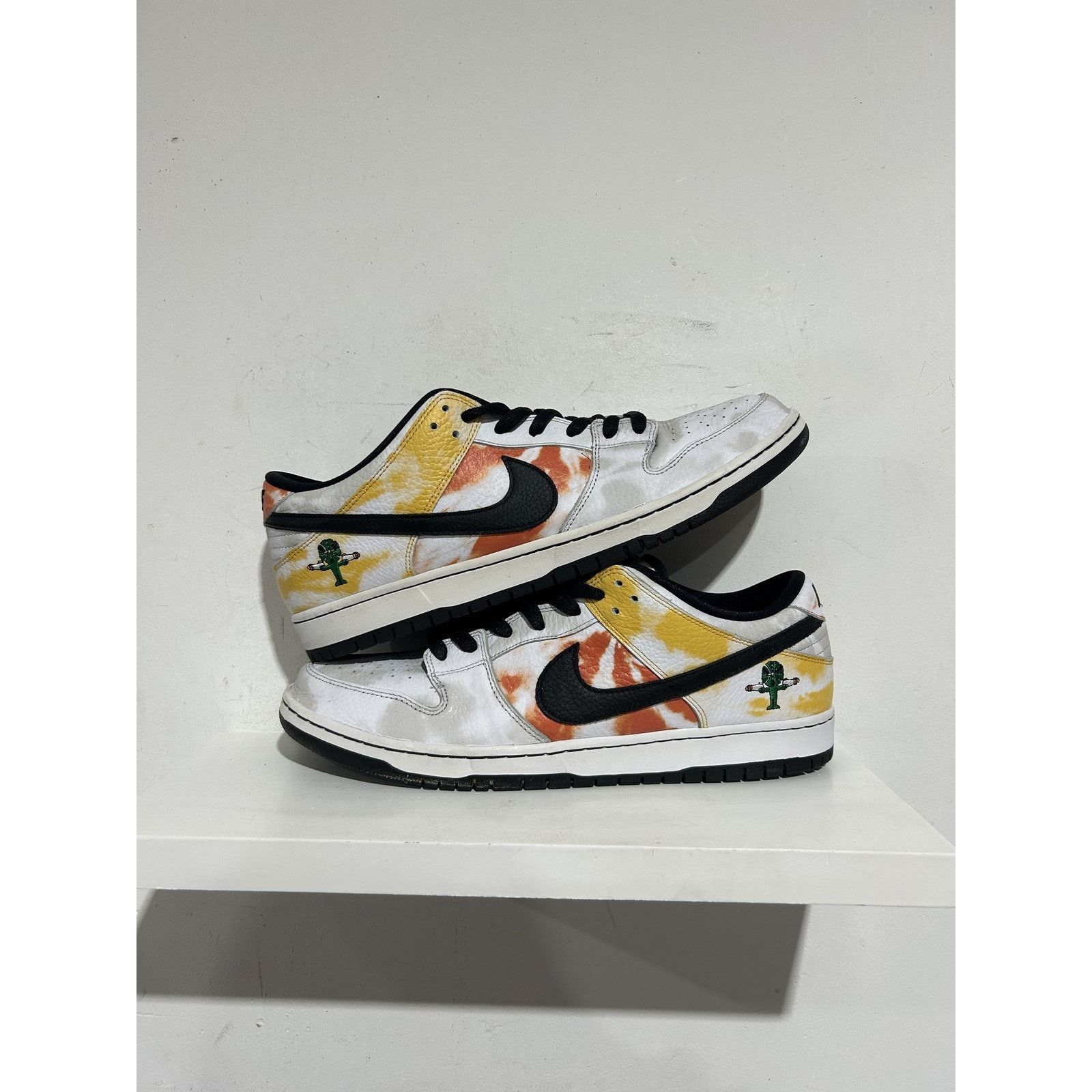 Nike NIKE DUNK LOW RAYGUN TIE-DYE WHITE SIZE 14 PREOWNED Size US 14 / EU 47 - 1 Thumbnail