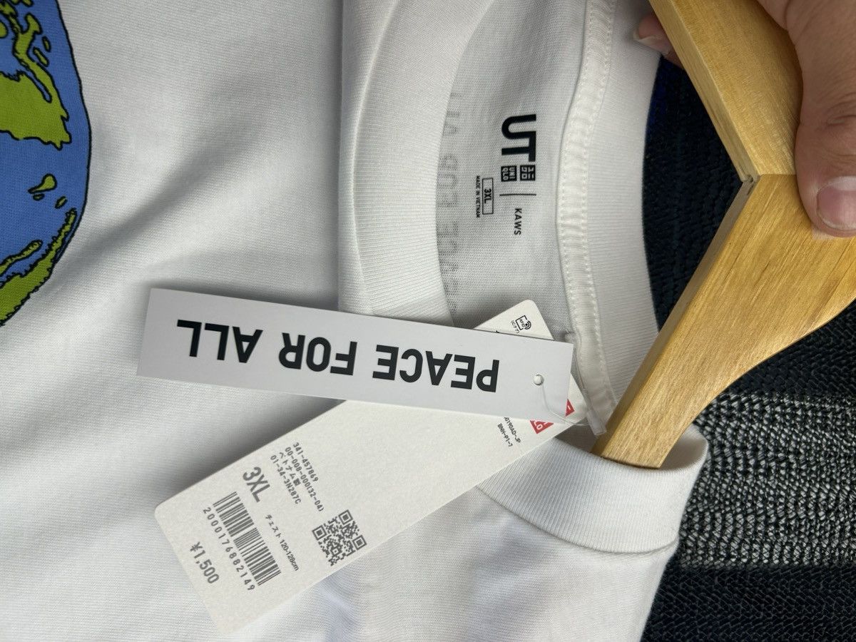 Kaws Kaws T-shirt Size US XXL / EU 58 / 5 - 6 Thumbnail