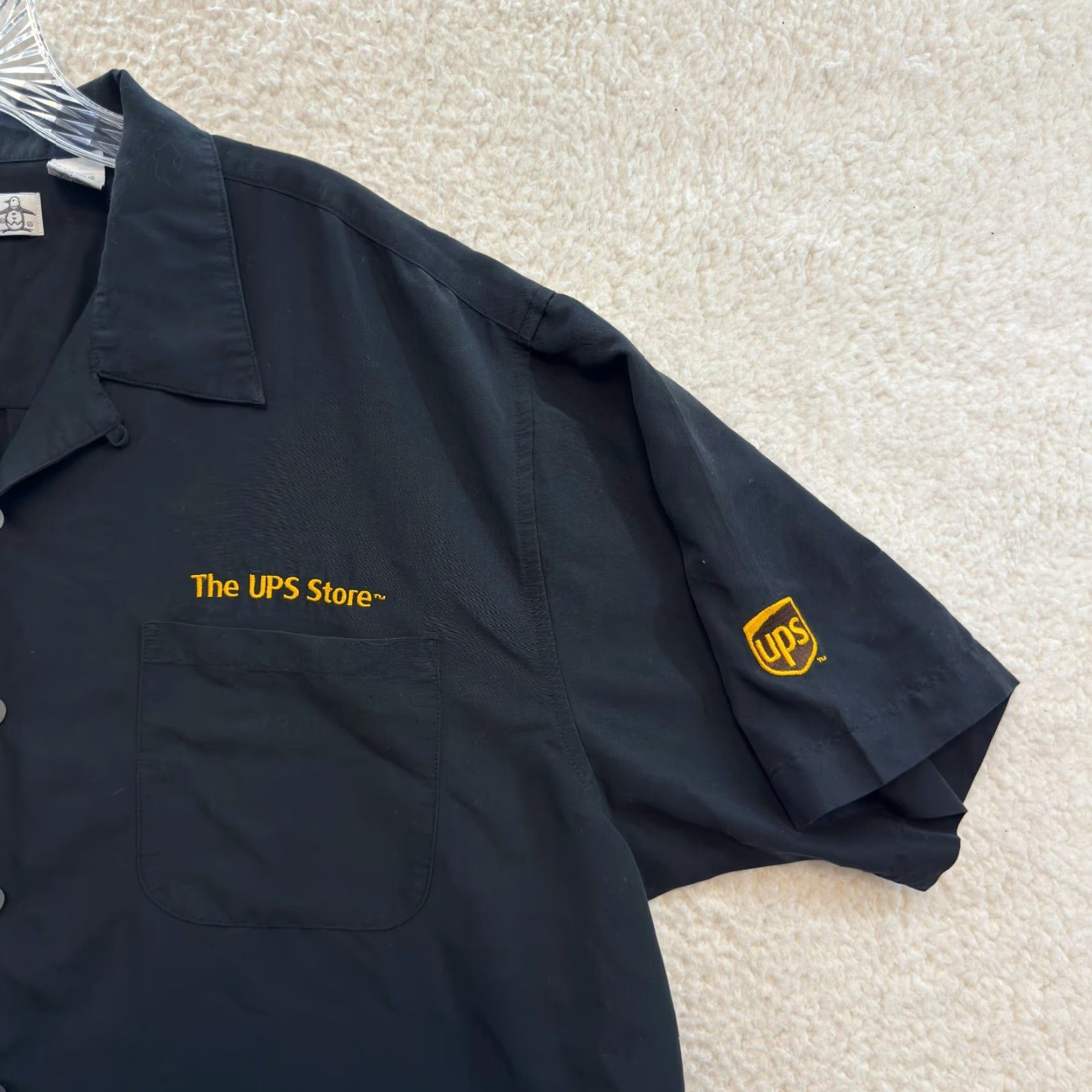 Vintage VINTAGE MunsingWear UPS Button Shirt XL Mens Black Employee Work Uniform Button-Up Short Sleeve Collared Logo Size US XL / EU 56 / 4 - 3 Thumbnail