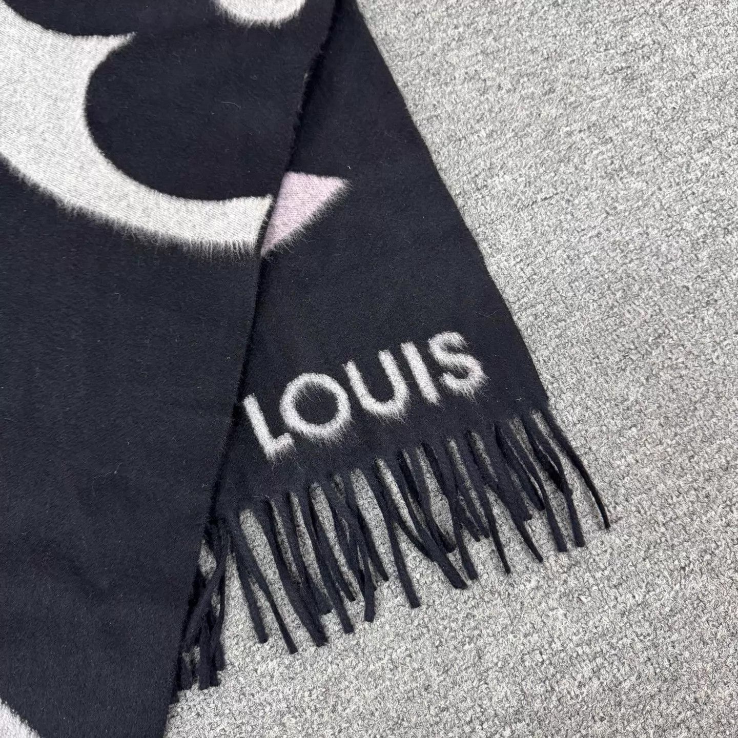 Louis Vuitton LV Black Gradient Monogram Cashmere Scarf 99 New Size ONE SIZE - 4 Thumbnail