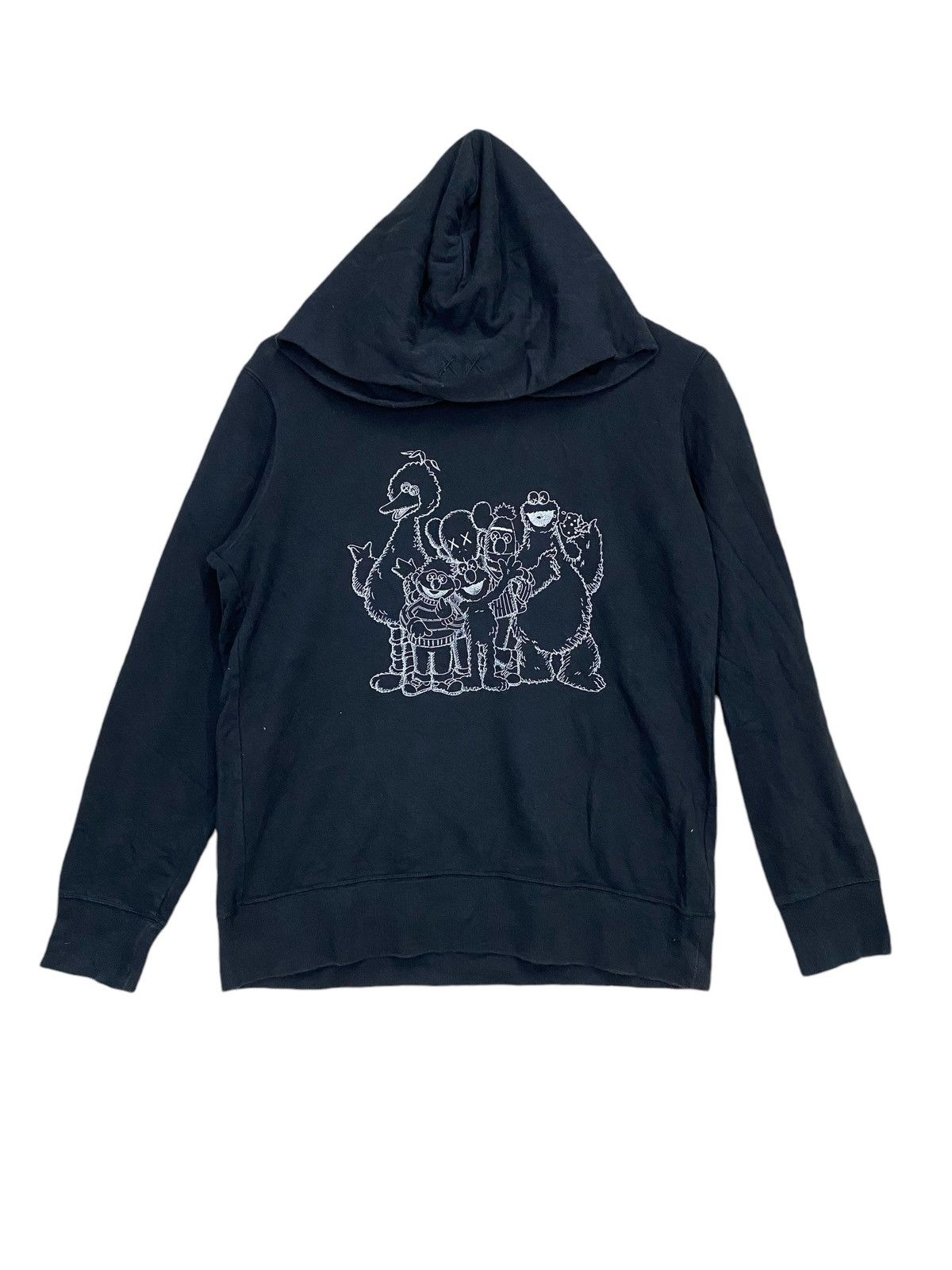 Kaws × Uniqlo ‼️‼️ vintage kaws sesame street very rare Size US L / EU 52-54 / 3 - 1 Thumbnail