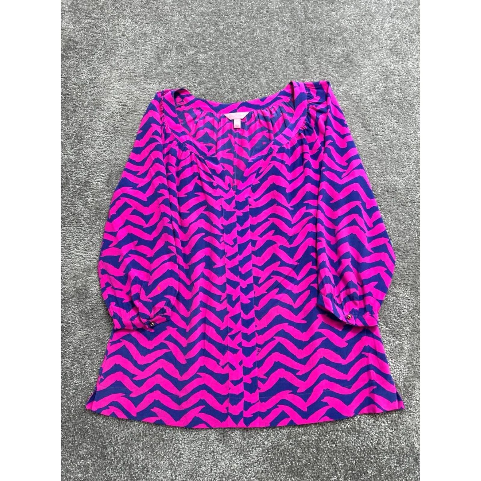 Lilly Pulitzer I Got Lucky Pop Moxy Blouse Top Womens L Pink Silk Graphic Split Neck Pullover Casual Shirt Blouse Ladies