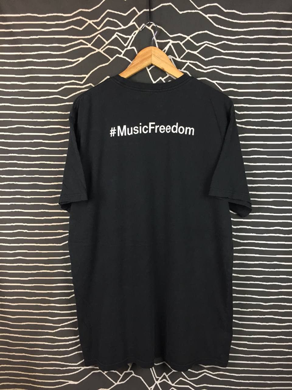 Band Tees The Chainsmokers x T-Mobile Music Freedom Promo Tee Size US XL / EU 56 / 4 - 4 Thumbnail