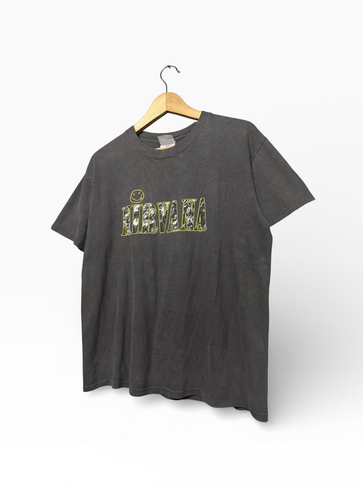 Nirvana Vtg🔥1997 Nirvana Smile Face Spellout Logo Band Tees Size US M / EU 48-50 / 2 - 4 Thumbnail