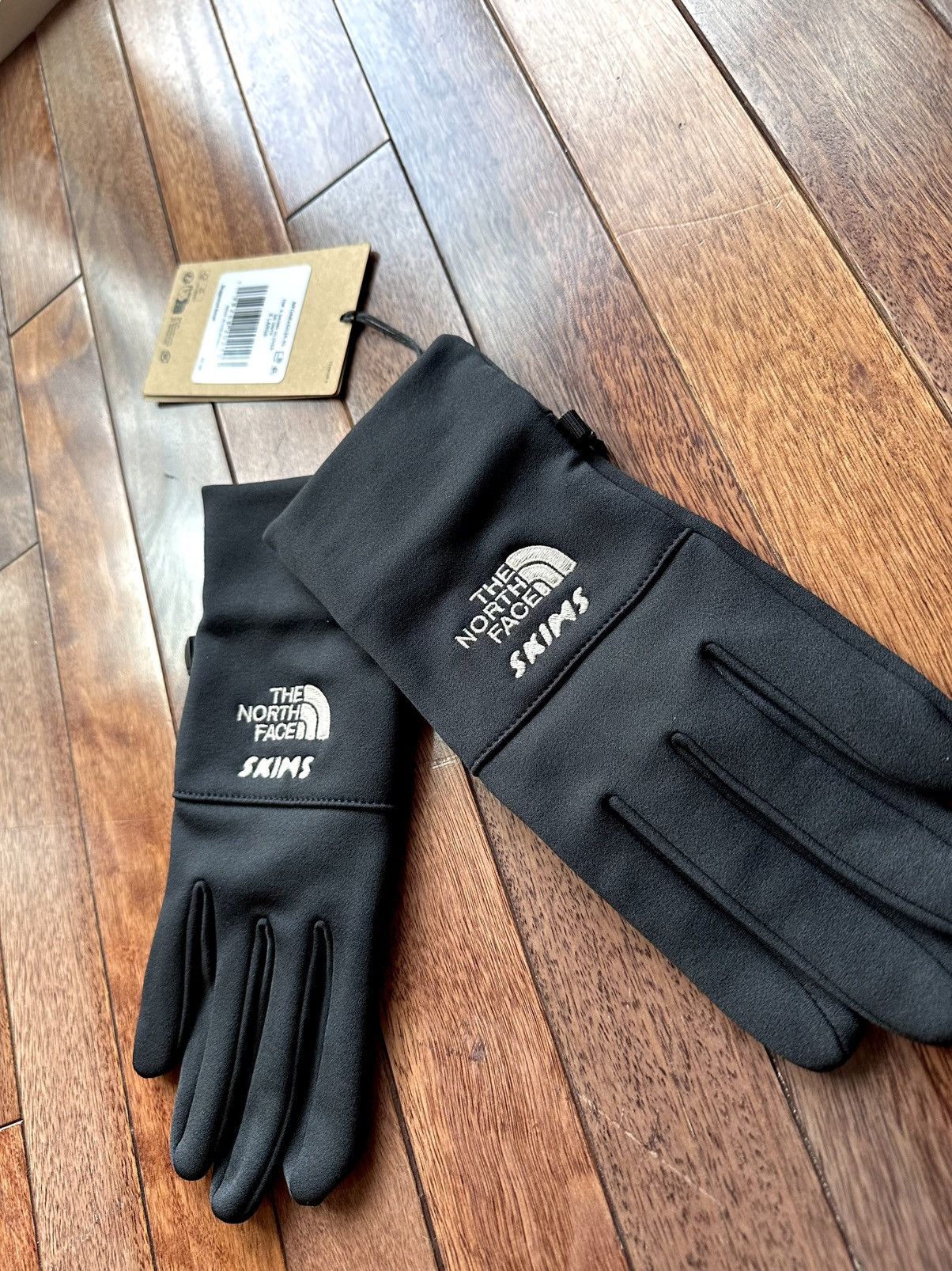 SKIMS × The North Face Skims x The North Face Gloves - XL - Black Size ONE SIZE - 3 Thumbnail