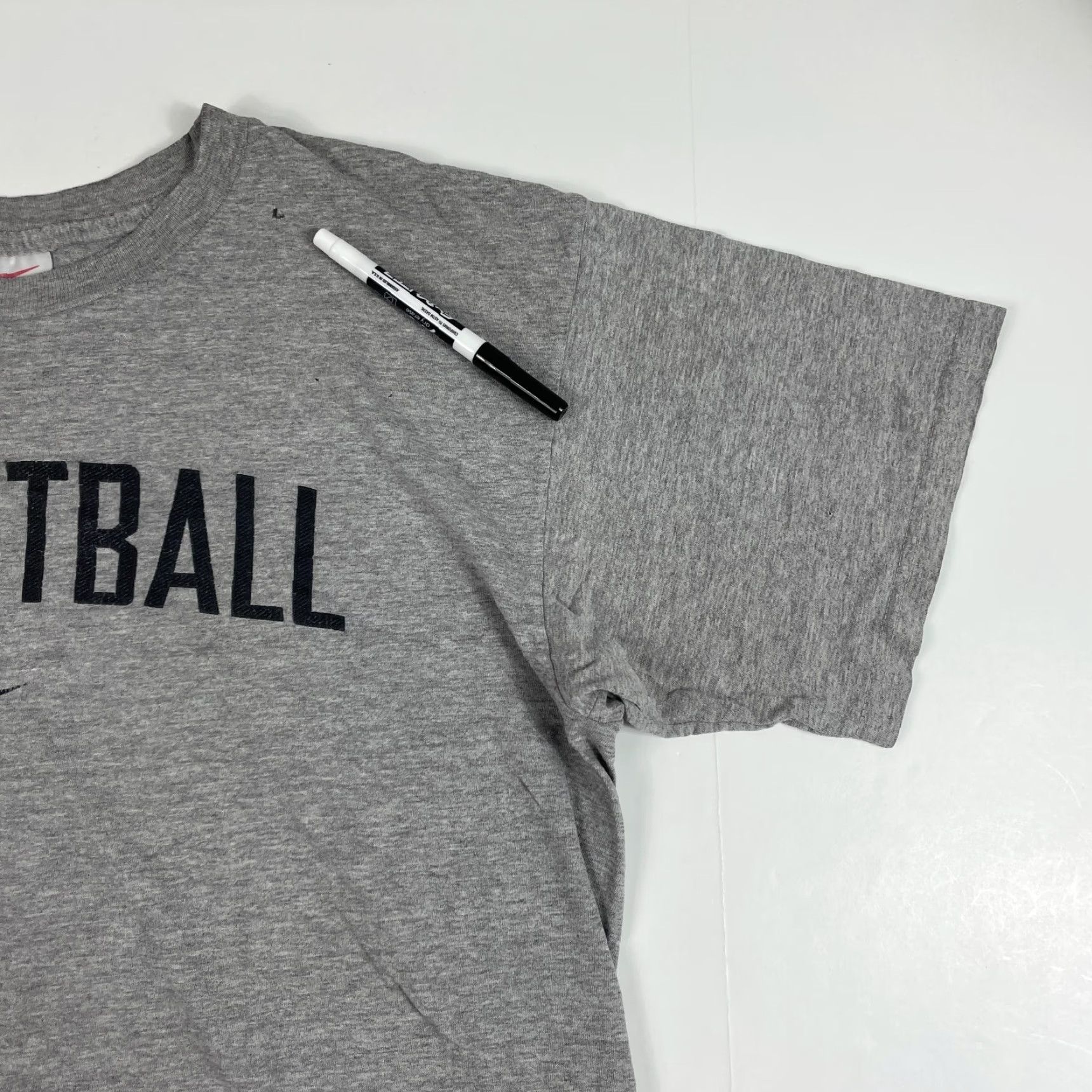 Nike VINTAGE Nike Shirt Mens Medium Gray Center Swoosh Basketball Short Sleeve Mens T-Shirt Size US M / EU 48-50 / 2 - 3 Thumbnail