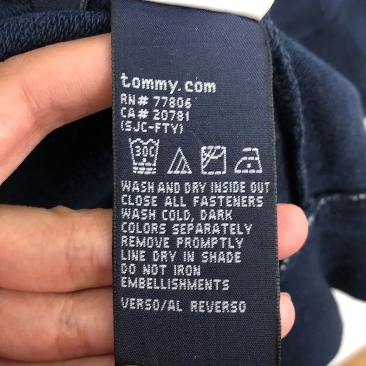 Tommy Hilfiger Vtg TOMMY HILFIGER SPORT Collection Crest Zipper Sweater Size US L / EU 52-54 / 3 - 7 Thumbnail