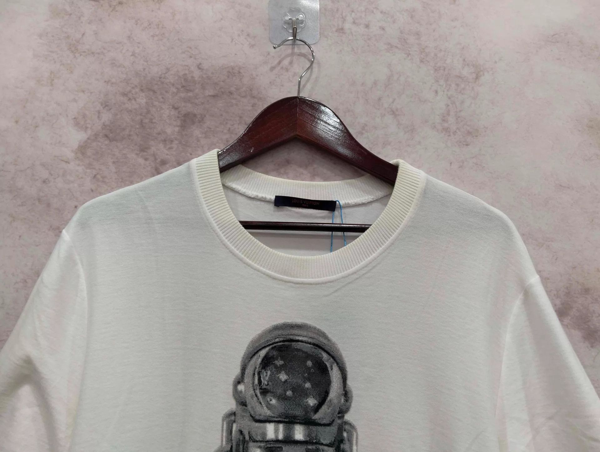 Louis Vuitton Louis Vuitton Astronaut Short Sleeve L 95 New Size US L / EU 52-54 / 3 - 3 Thumbnail