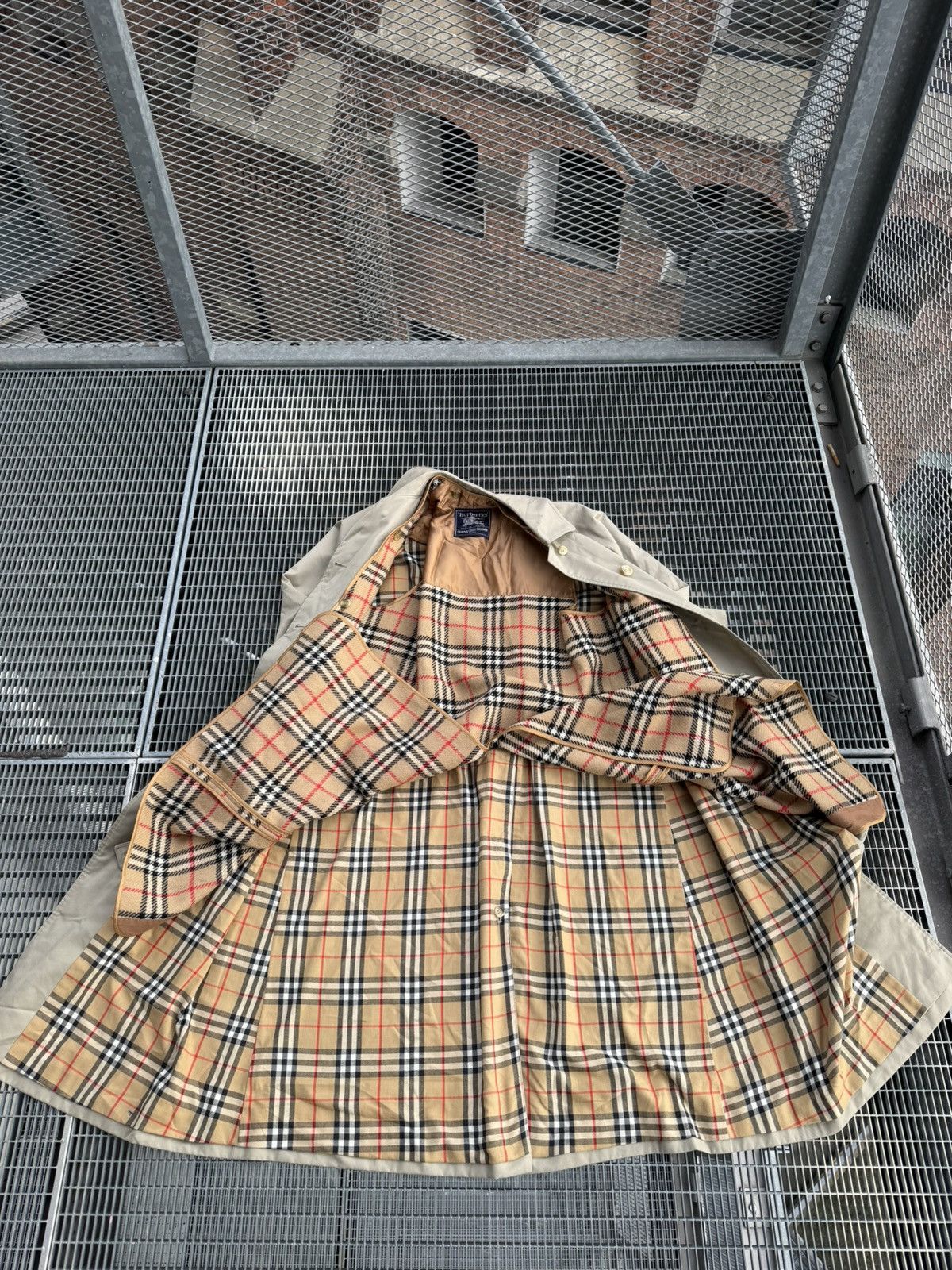 Burberry Burberrys Nova Check Insulated Trench Coat Size US XL / EU 56 / 4 - 11 Thumbnail