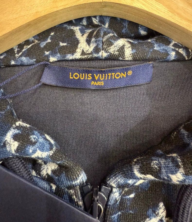 Louis Vuitton Louis Vuitton Blue full-print logo hooded sweatshirt Size US L / EU 52-54 / 3 - 4 Thumbnail