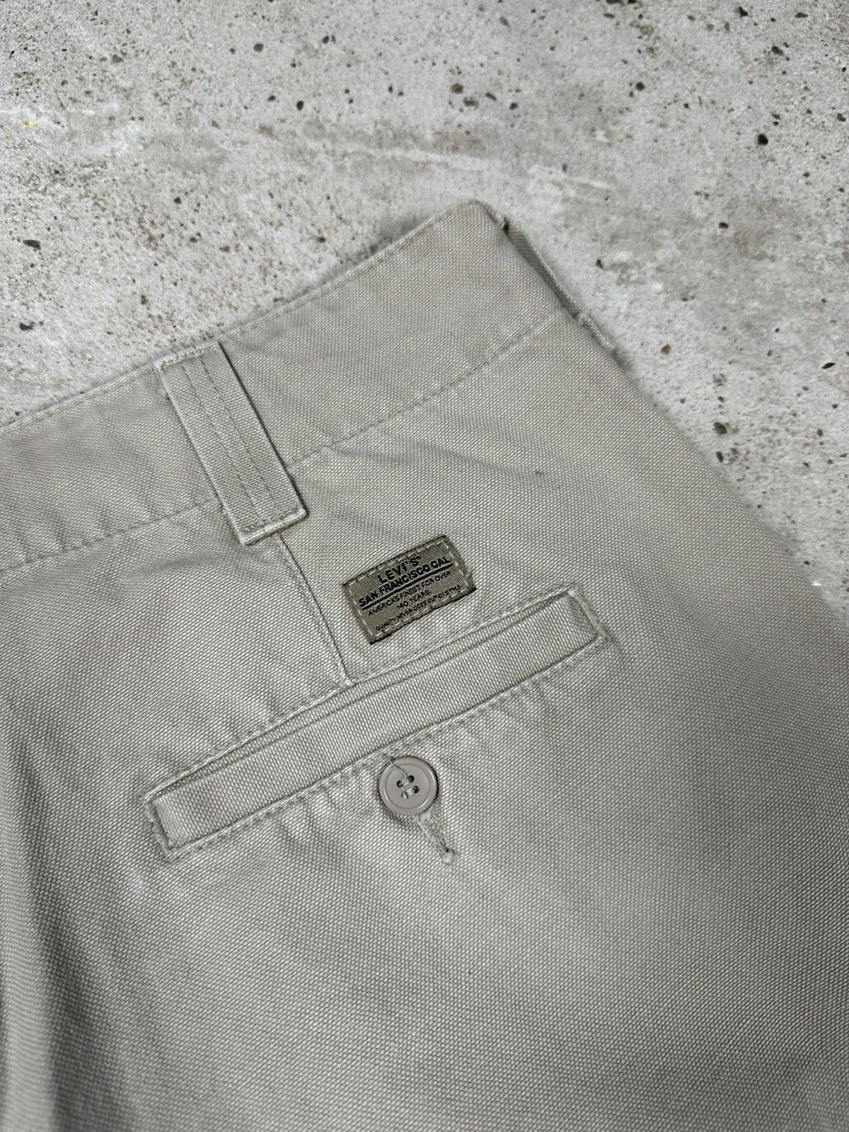 Levi's Vintage 1998 Levi’s 676 Baggy Beige Cargo Pants Loose Fit Size US 34 / EU 50 - 18 Thumbnail