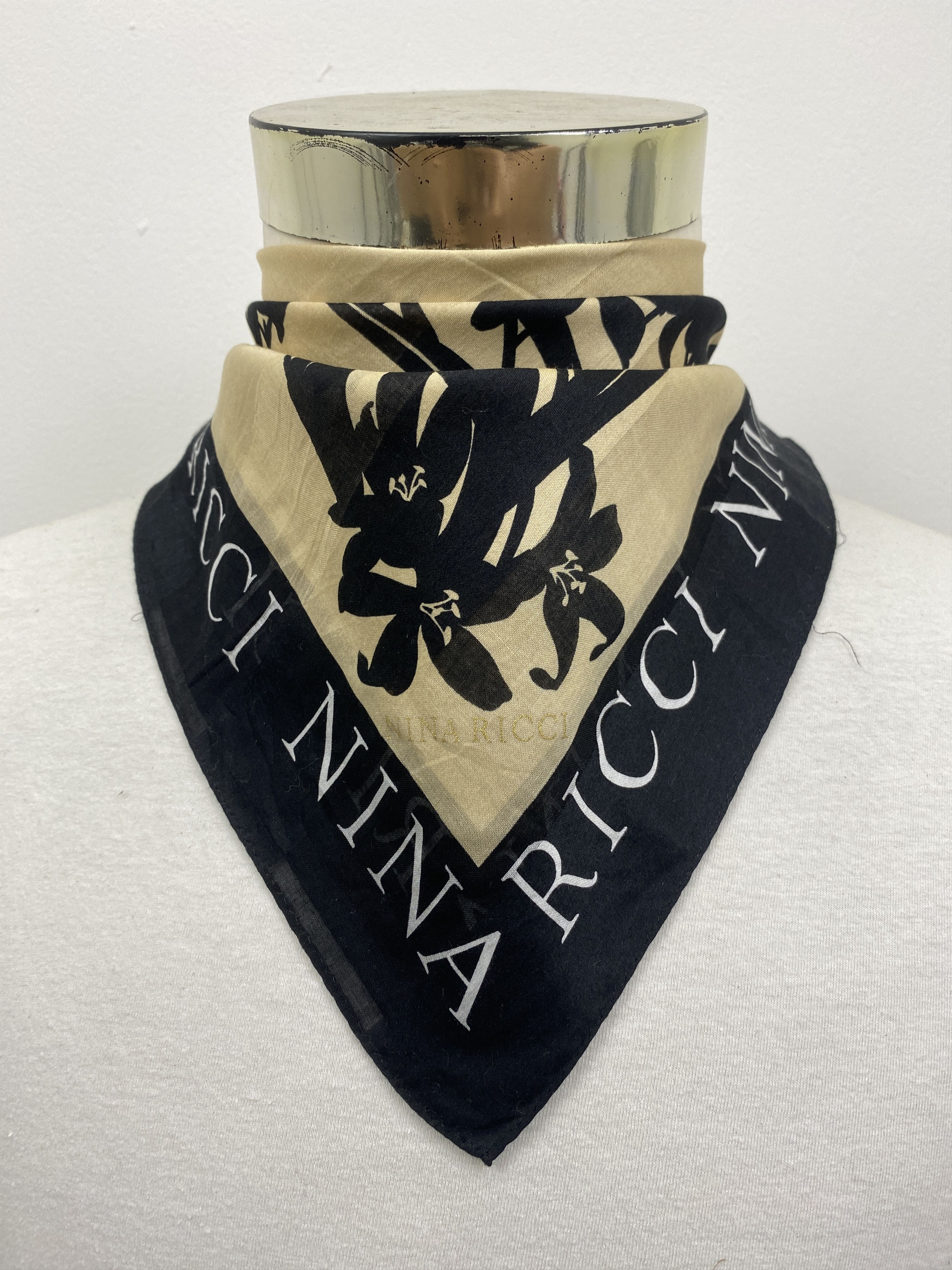 Nina Ricci × Vintage Nina Ricci Handkerchief / Bandana / Neckerchief HKC0217 Size ONE SIZE - 2 Thumbnail
