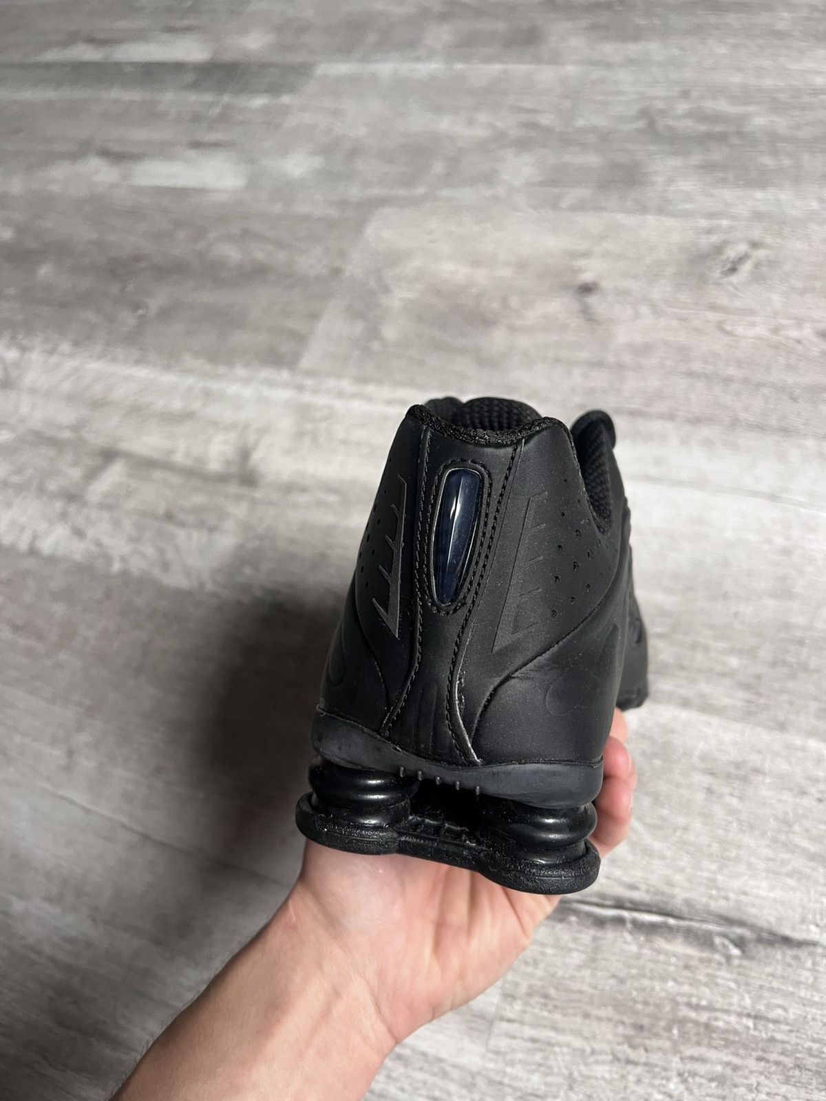 Nike Nike Shox R4 Triple Black Matte Size US 8 / EU 41 - 5 Thumbnail