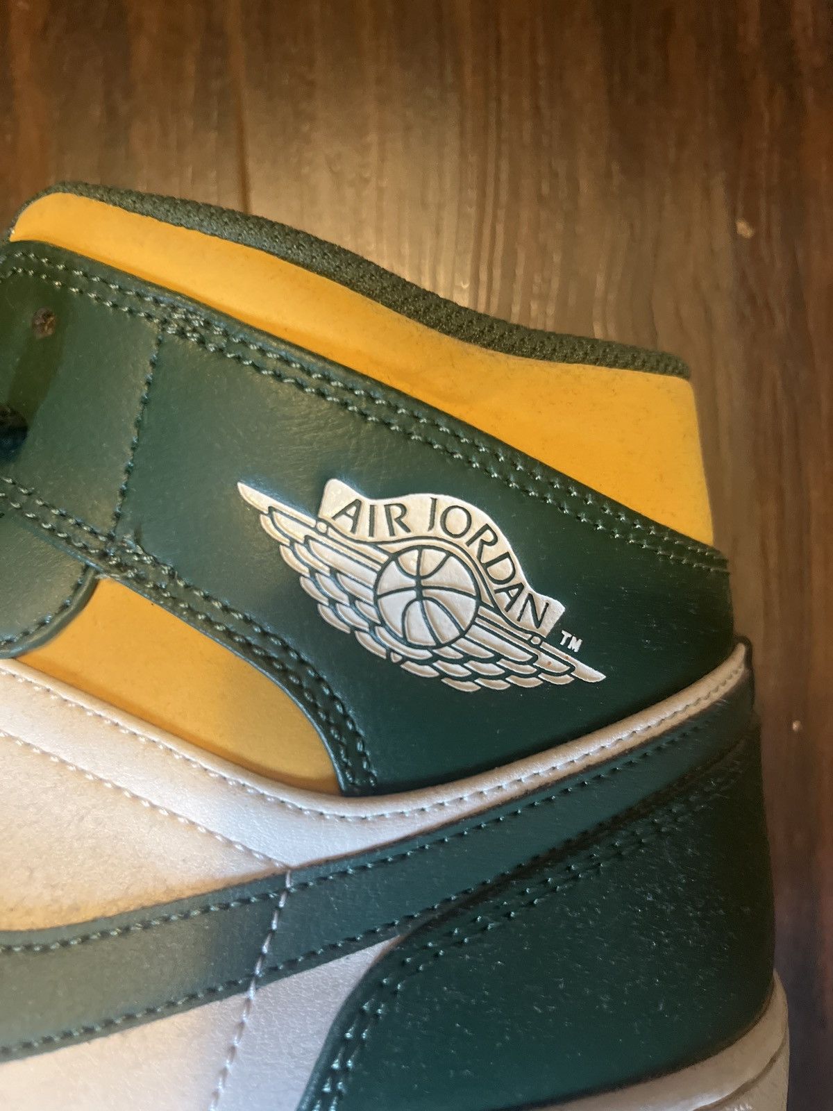 Jordan Brand Jordan 1s green colorway Size US 11.5 / EU 44-45 - 2 Thumbnail