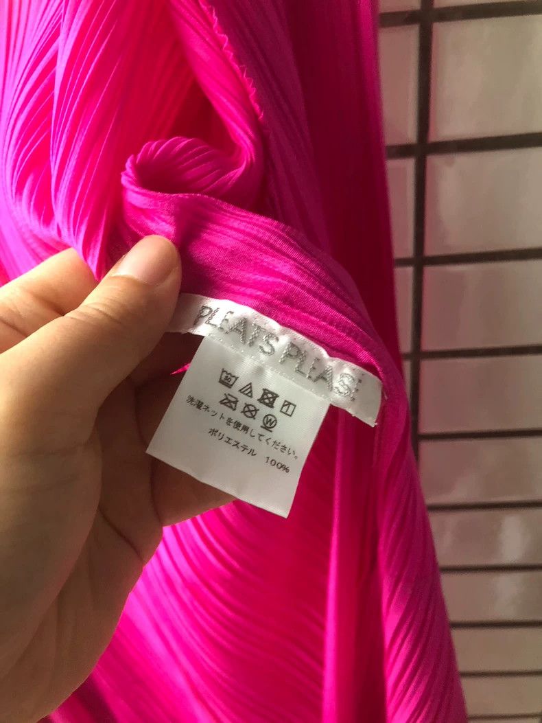 Issey Miyake Issey Miyake size:4 Rose-red pleated cardigan Size XS / US 0-2 / IT 36-38 - 2 Thumbnail