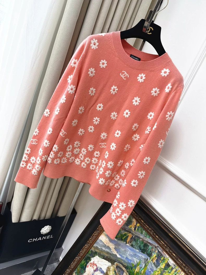 Chanel 22P Spring and Summer Preview Orange Pink White Lit